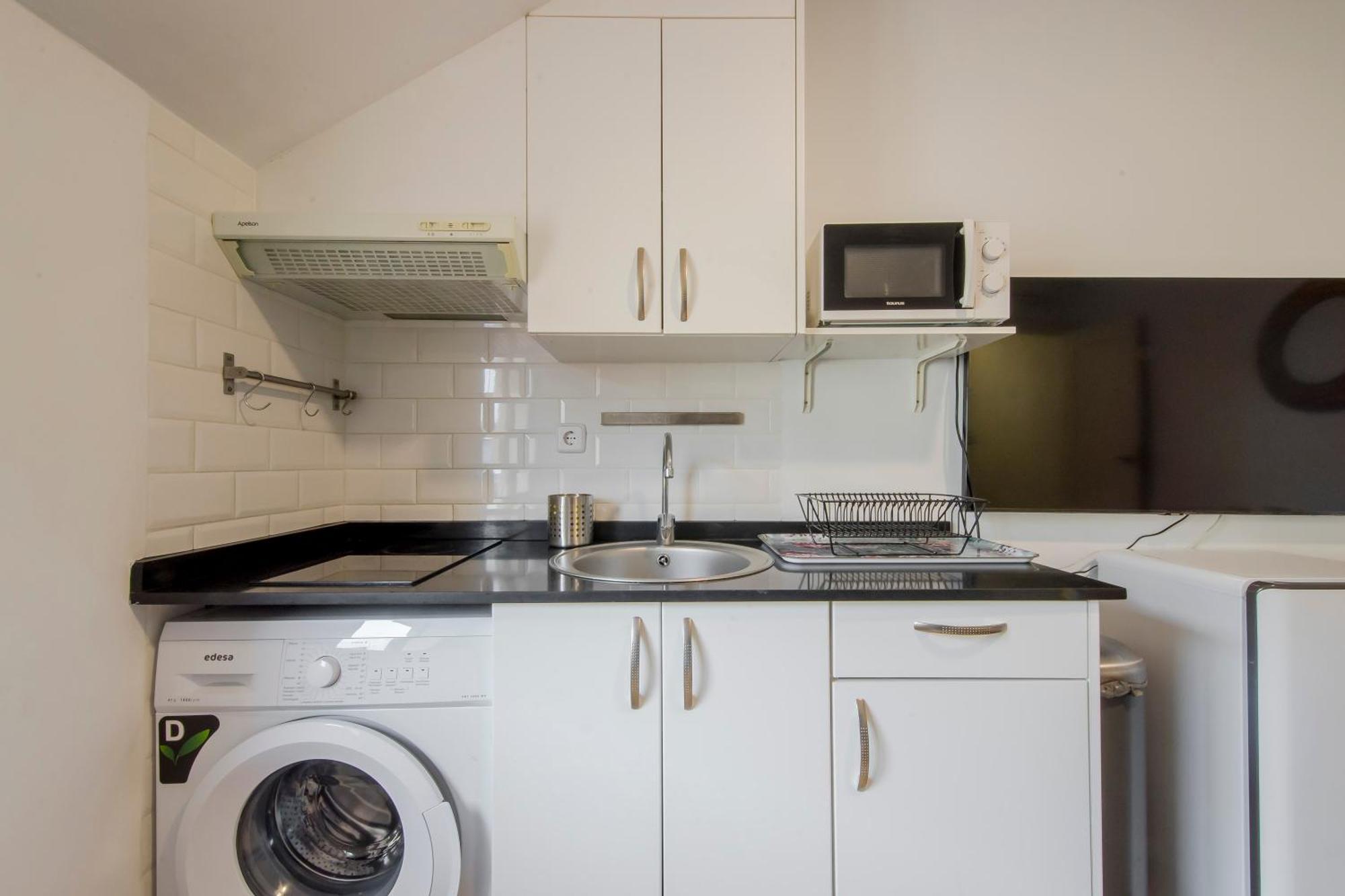 1hab 3px Calle Carretas-puerta D Sol - Sin Ascensor Apartamento *