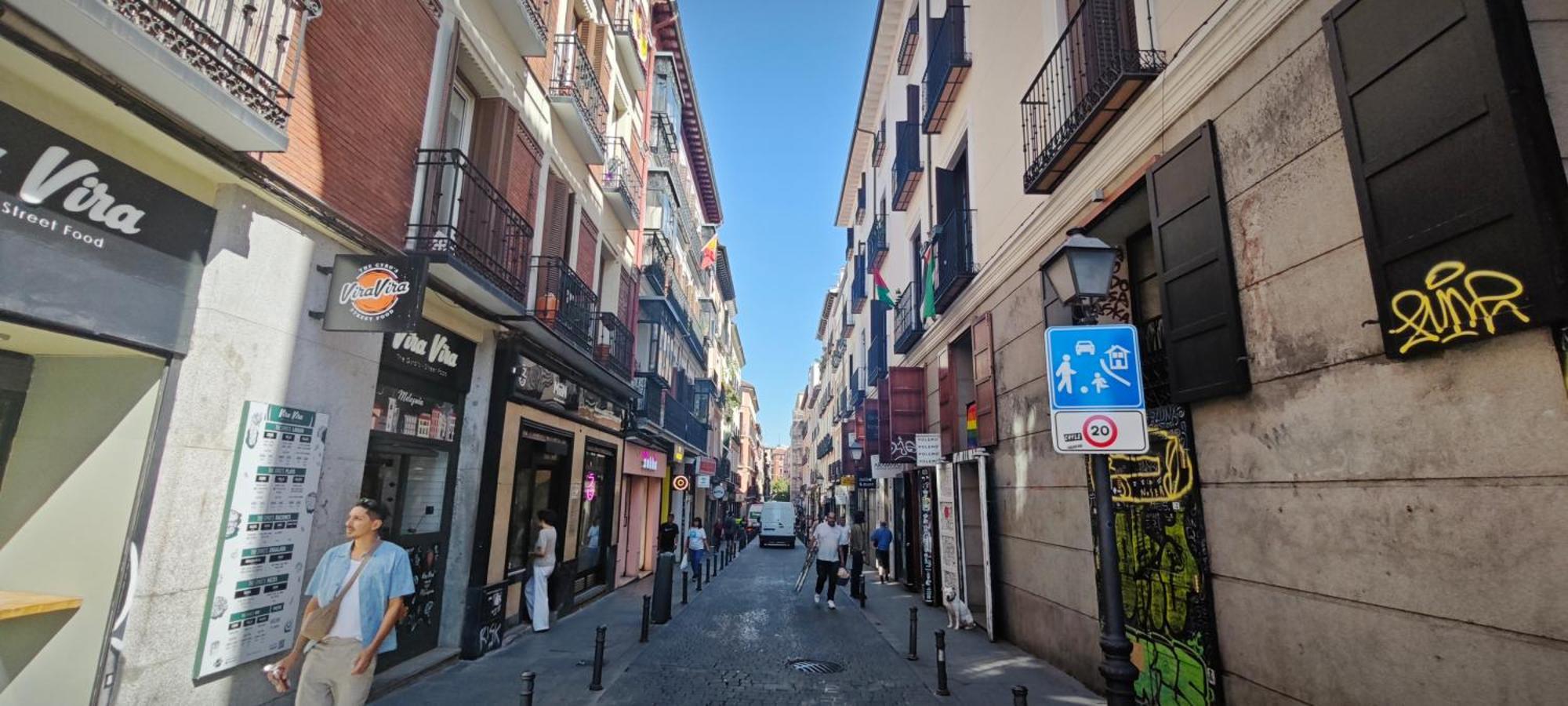 2 Personas En Pleno Centro De *