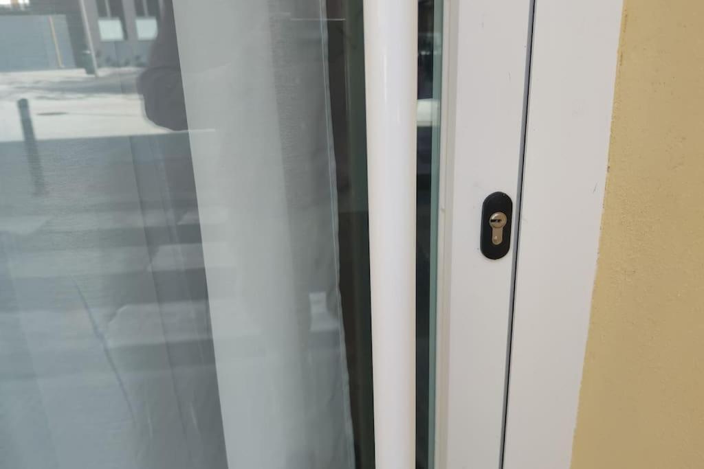 Entero Junto A Cuatro Caminos Con Licencia Del Ayto De Apartment *