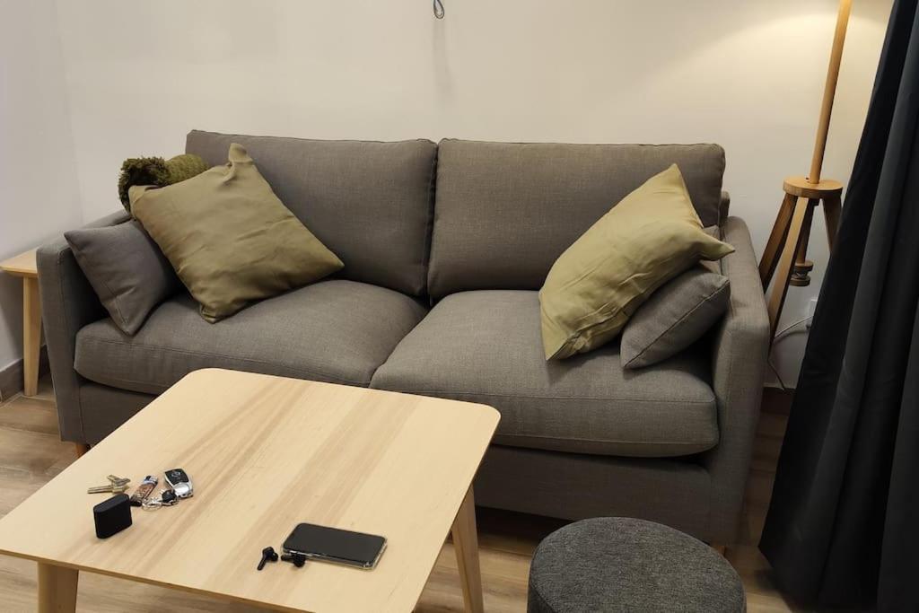 Apartment Entero Junto A Cuatro Caminos Con Licencia Del Ayto De *