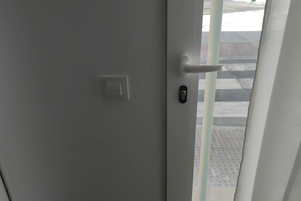 Apartment Entero Junto A Cuatro Caminos Con Licencia Del Ayto De *