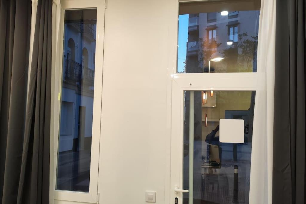 Entero Junto A Cuatro Caminos Con Licencia Del Ayto De Apartment