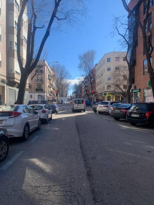 Stunning Pueblo Nuevo Apartment Madrid