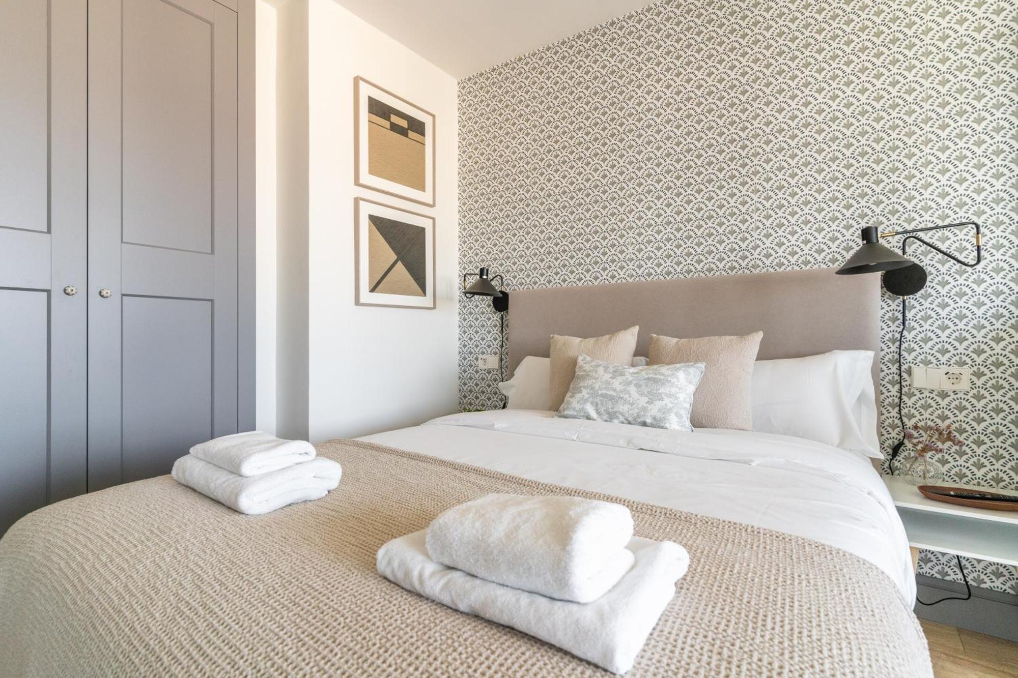 Modern And Bright-2bedrooms 1bathroom-colon *