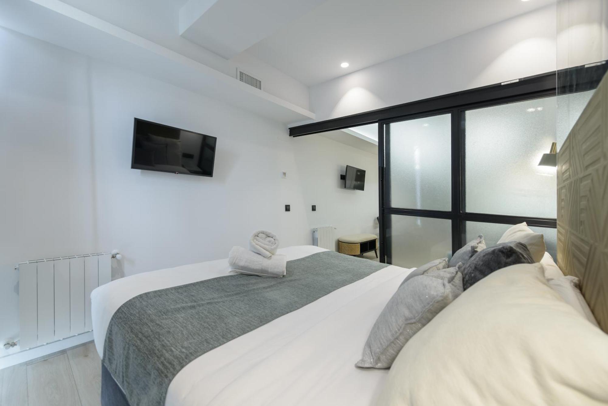 Deluxe Sol, By Monaro * Madrid