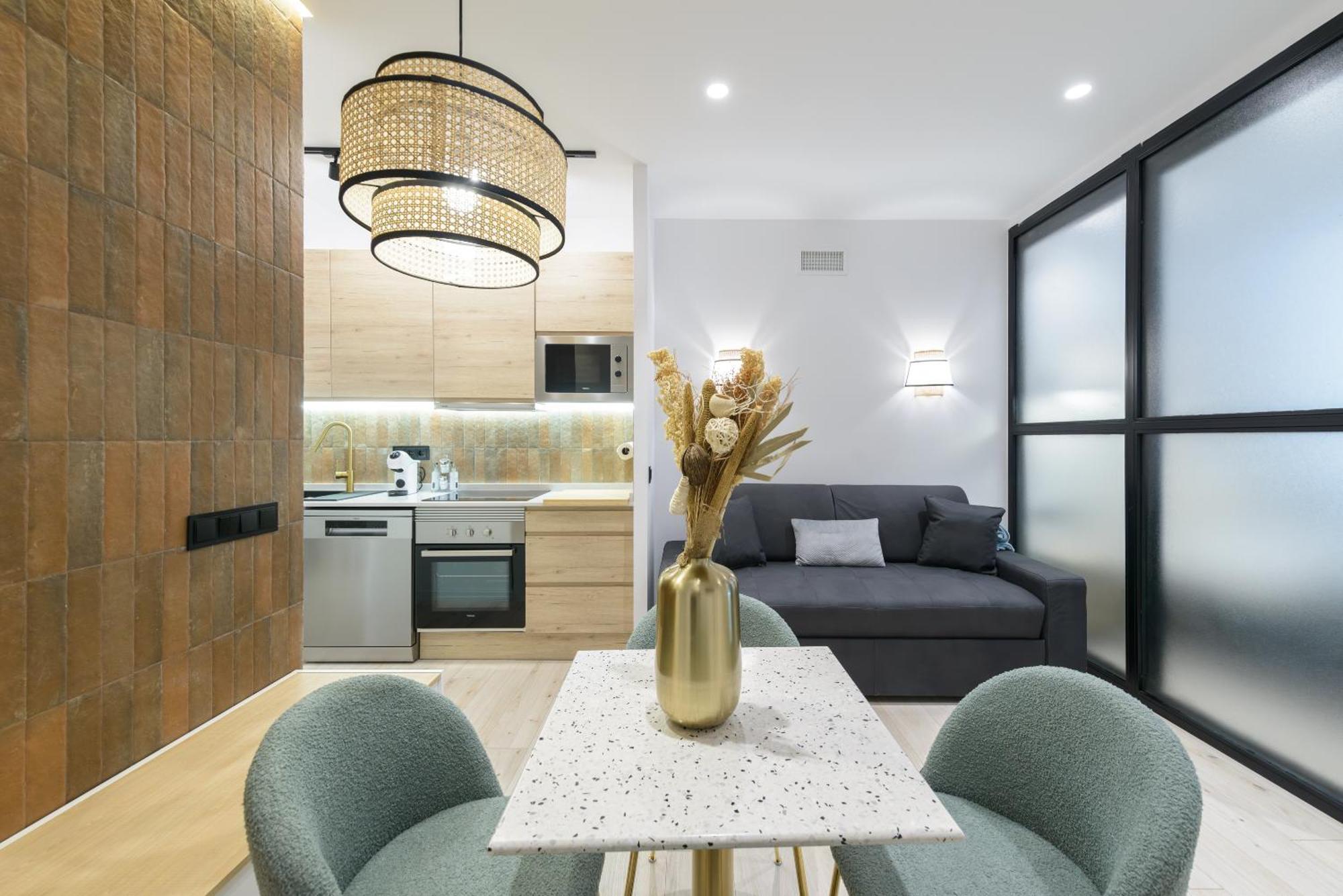 Deluxe Sol, By Monaro * Madrid