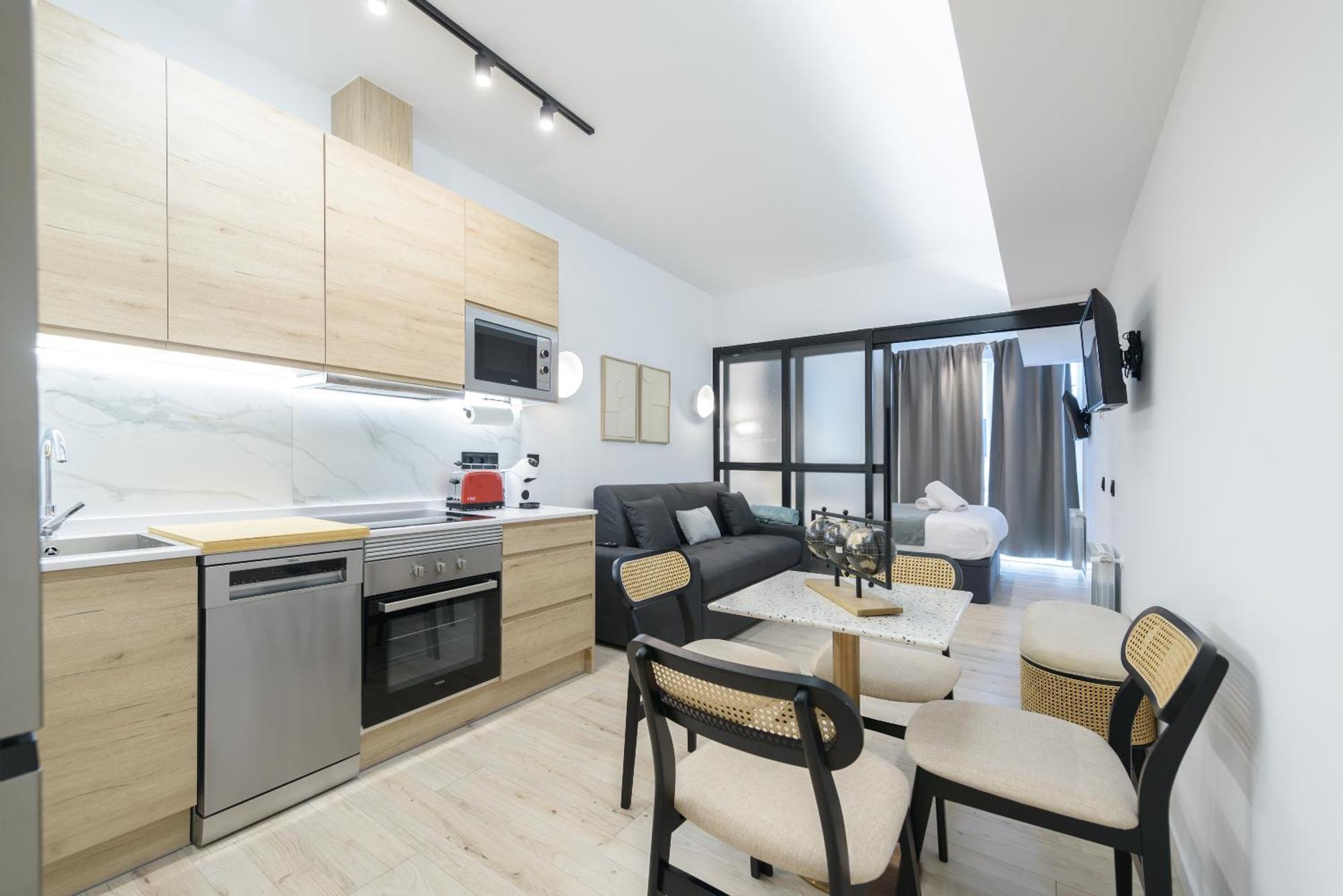 Deluxe Sol, By Monaro Madrid