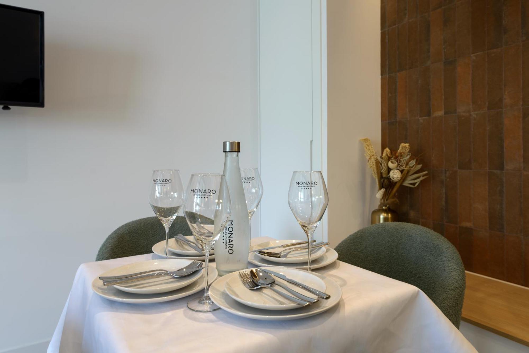 Deluxe Sol, By Monaro Madrid