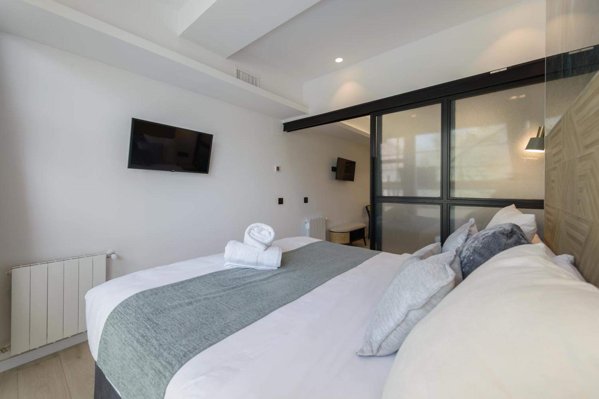 Deluxe Sol, By Monaro * Madrid