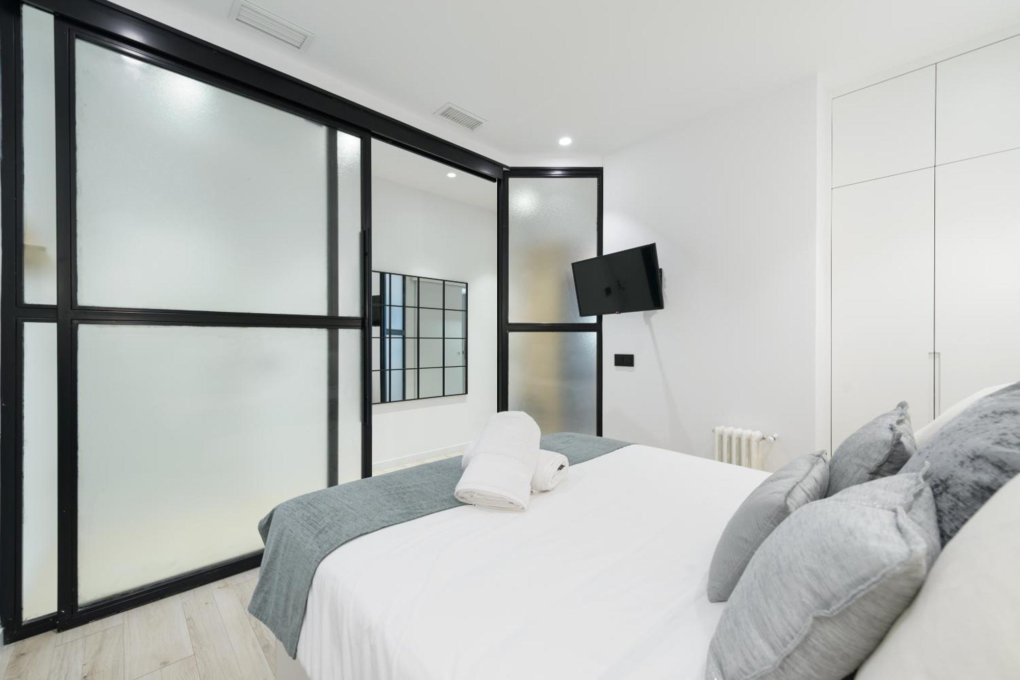 Deluxe Sol, By Monaro * Madrid
