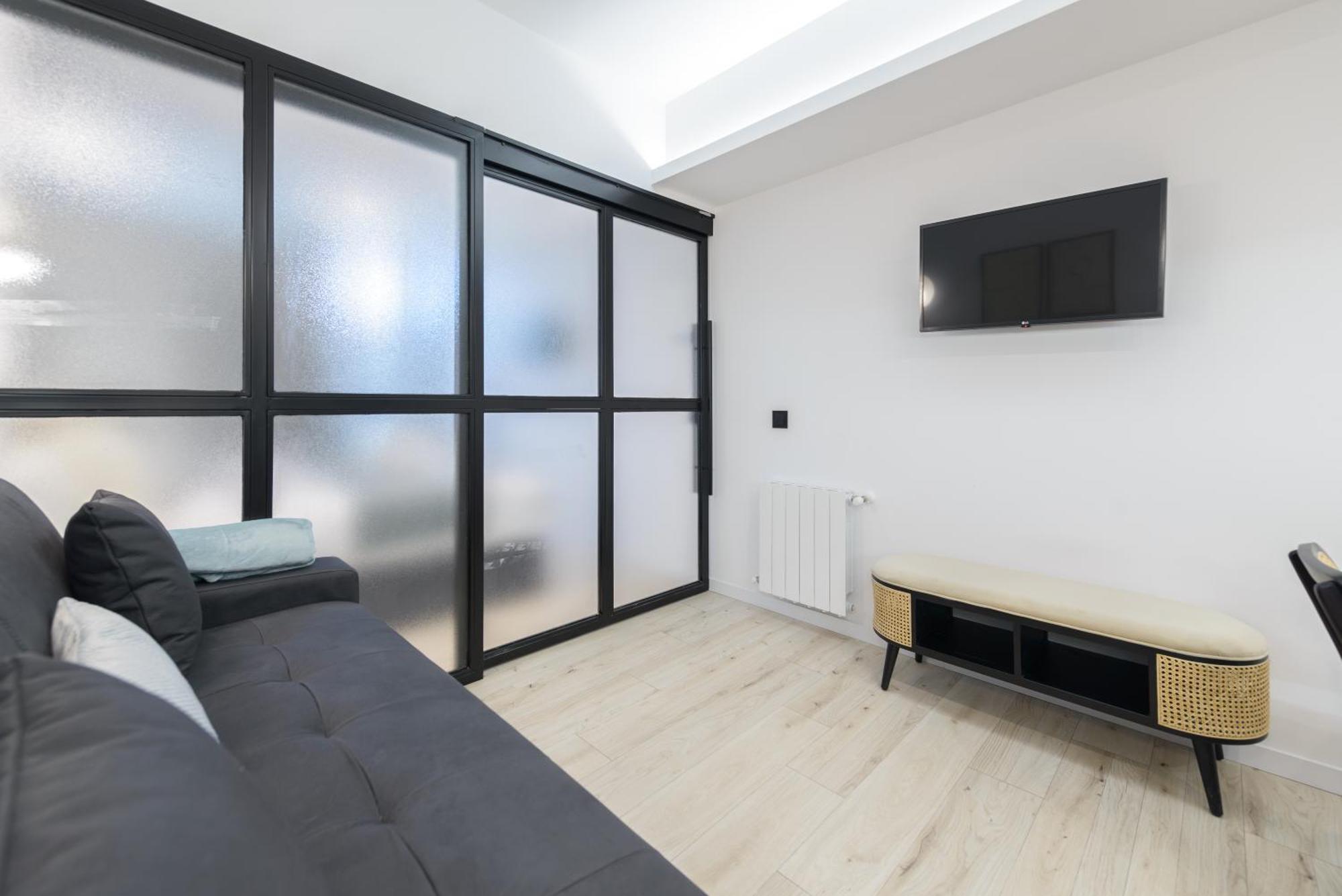Deluxe Sol, By Monaro * Madrid