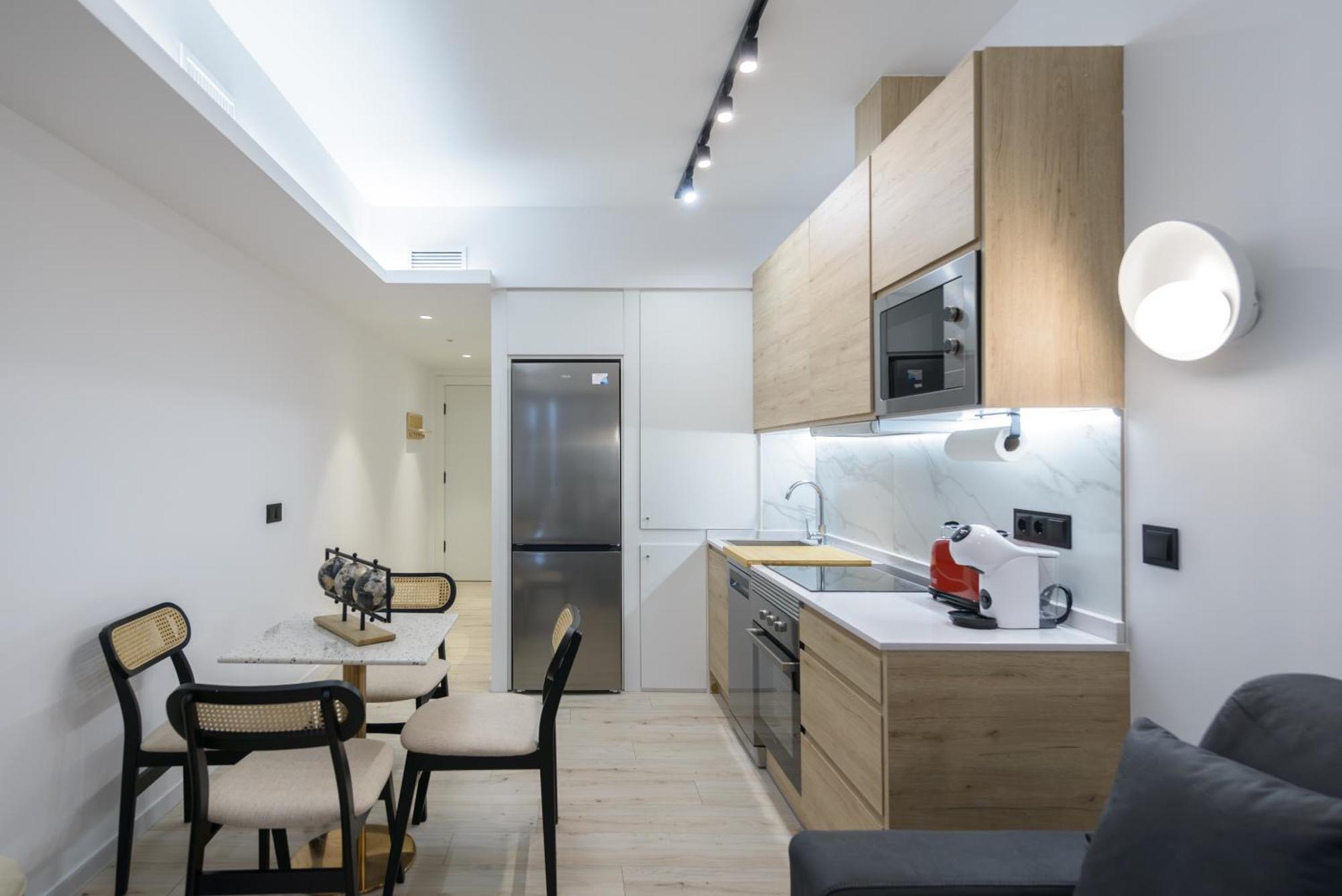 Deluxe Sol, By Monaro * Madrid