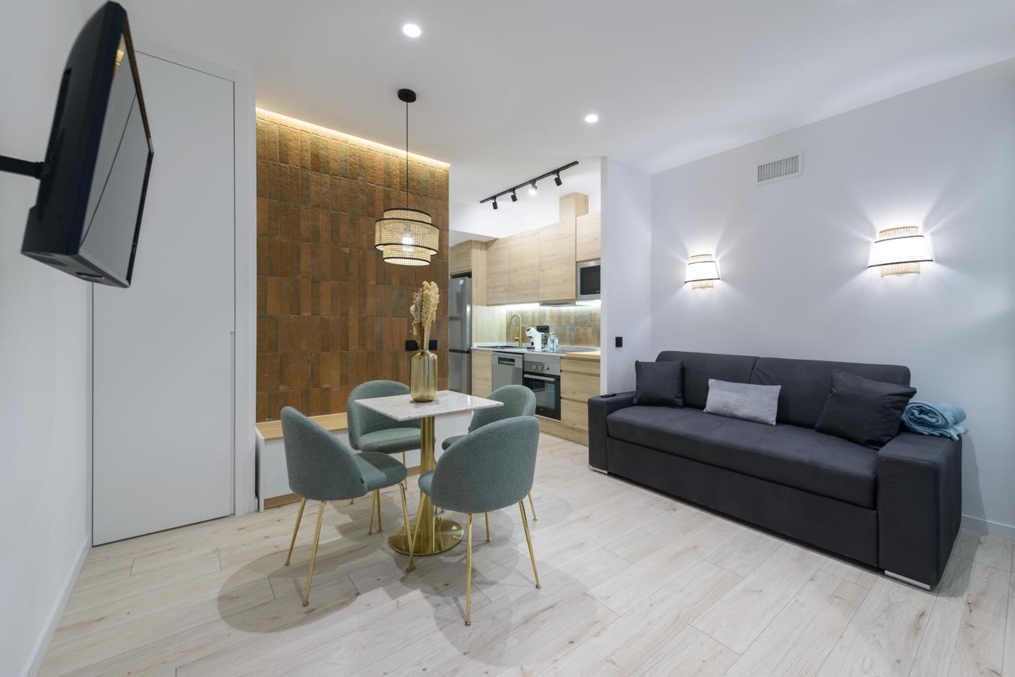 Deluxe Sol, By Monaro * Madrid