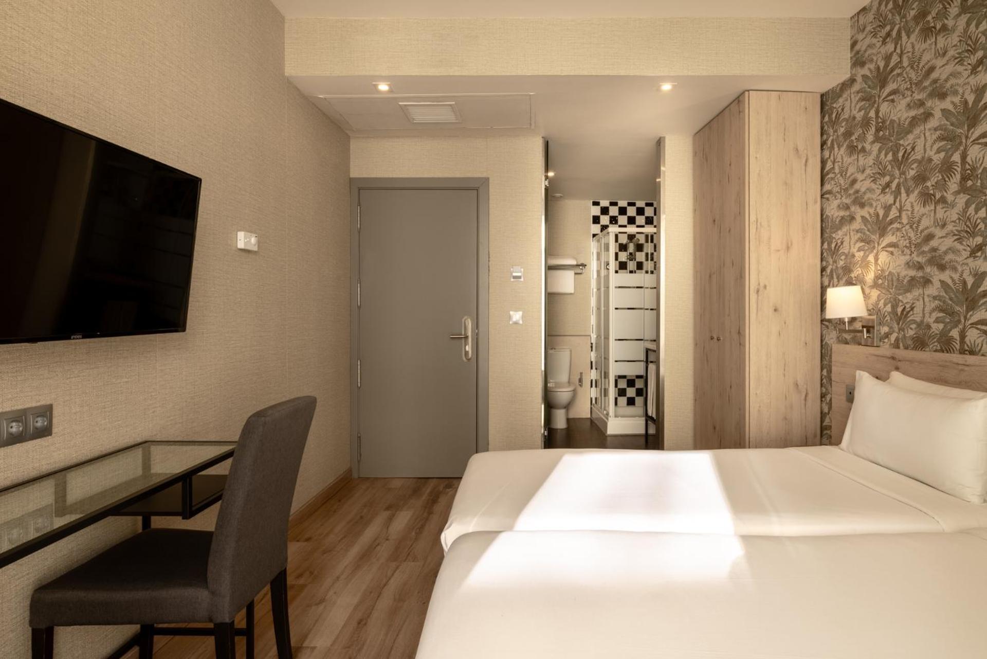 Hotel Avenida Gran Via 3*