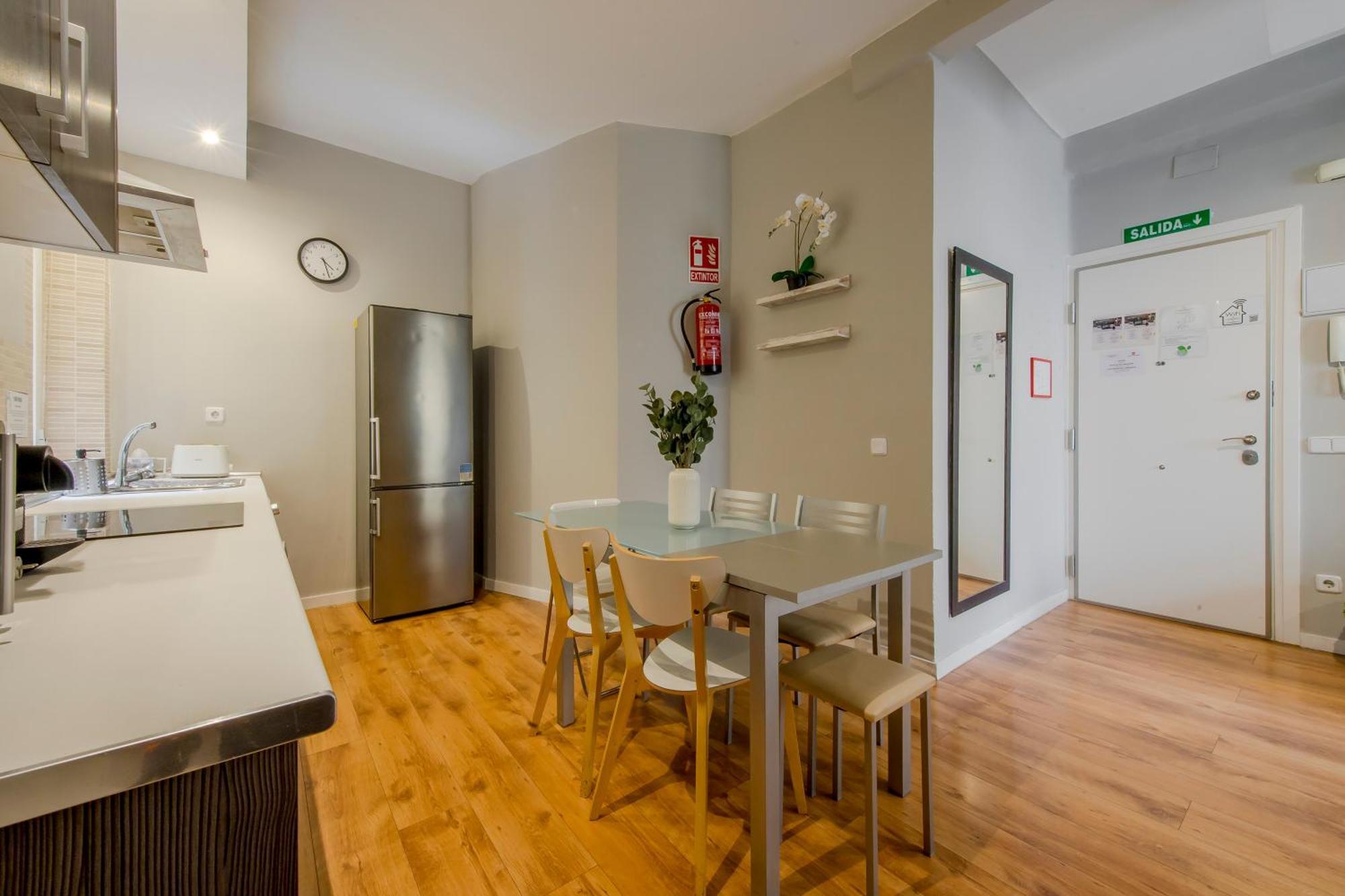 Excelente Piso De 3 En La Latina-centro Appartement Madrid