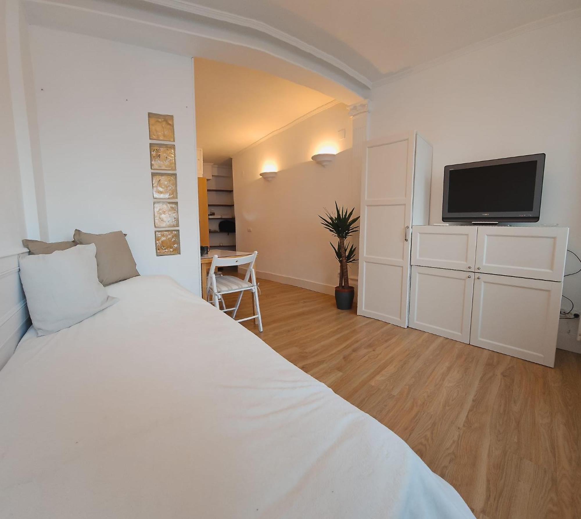 Fuencarral Figueroa Centro Parking * Madrid
