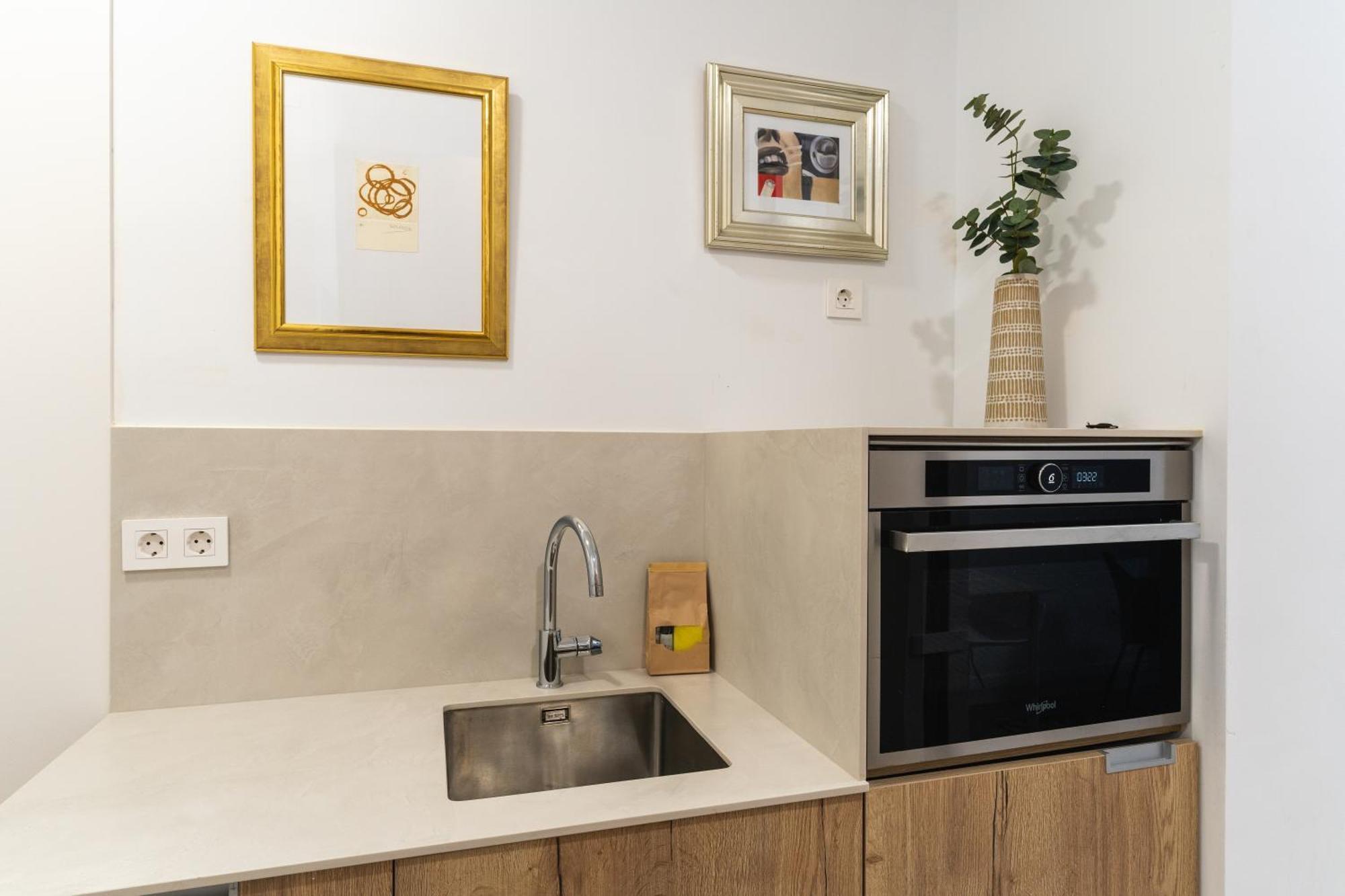 Modern And Bright-1bedroom 2bathrooms-la Latina Appartement