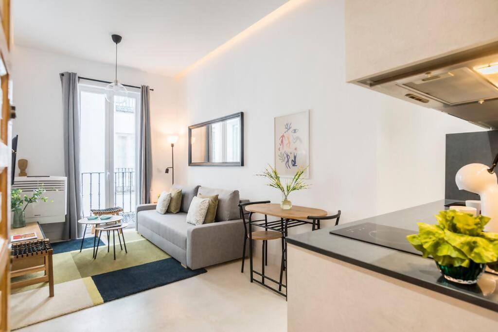 Gran Via - Sol - Location In Center Of *