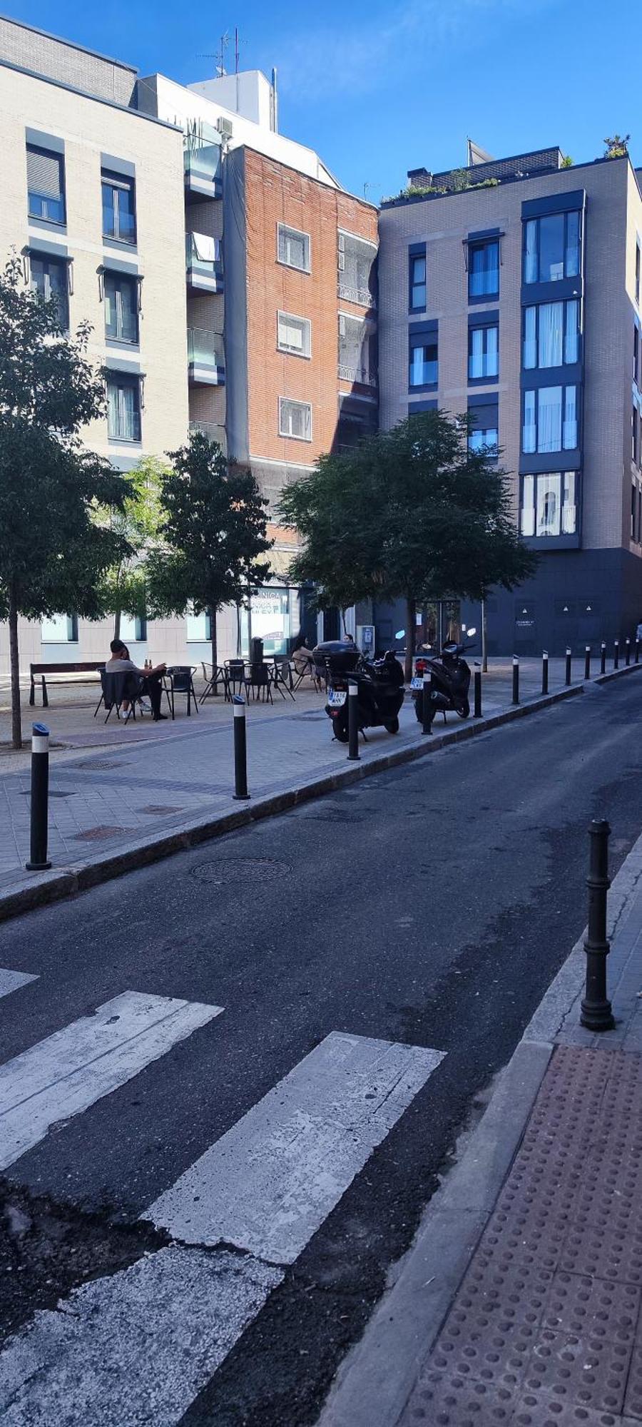 Entero Junto A Cuatro Caminos Con Licencia Del Ayto De *