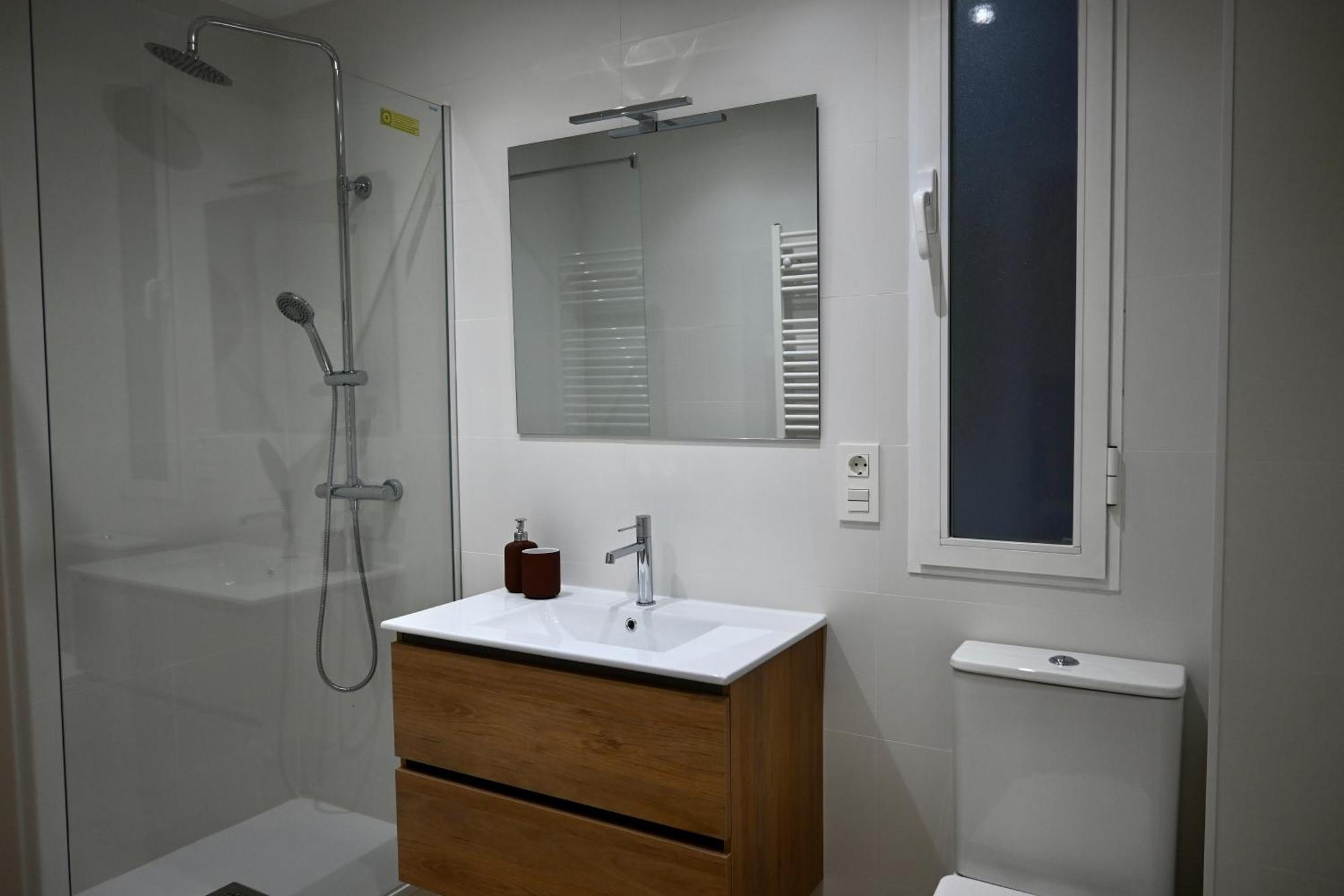 Appartement For Amplio Y Lujoso Temporal En El Barrio De Salamanca Gdp9 *