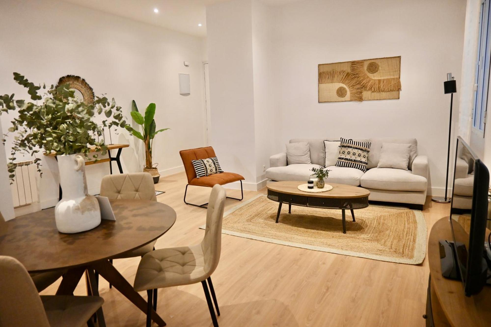 Appartement For Amplio Y Lujoso Temporal En El Barrio De Salamanca Gdp9 *