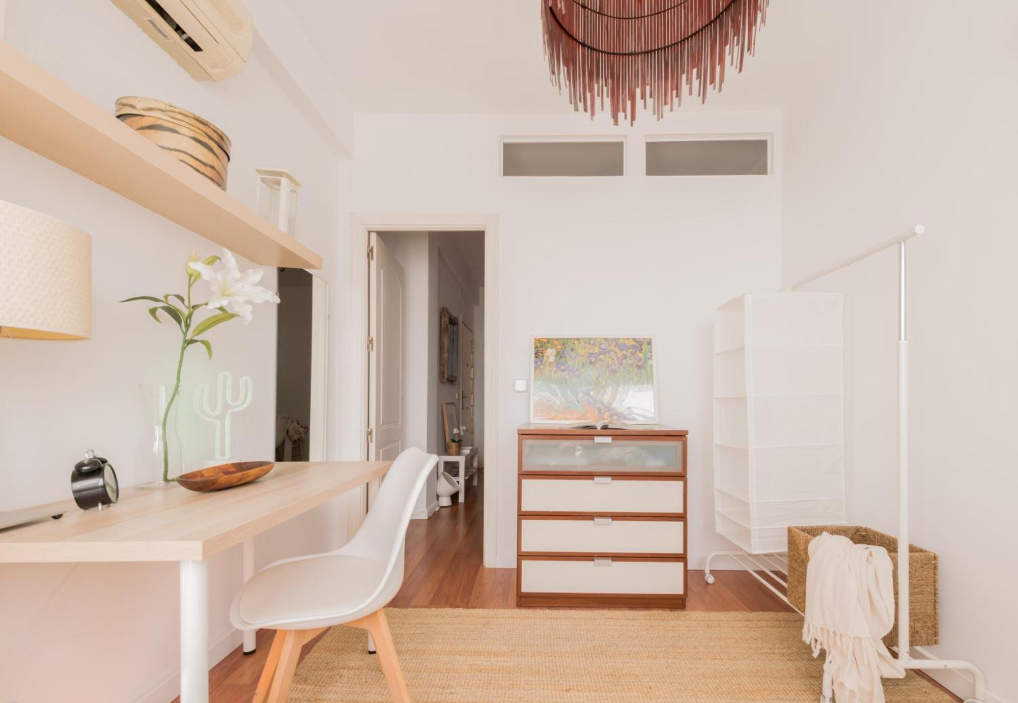 Habitación en casa particular Sunny And Cozy With Ensuite Bathroom Madrid