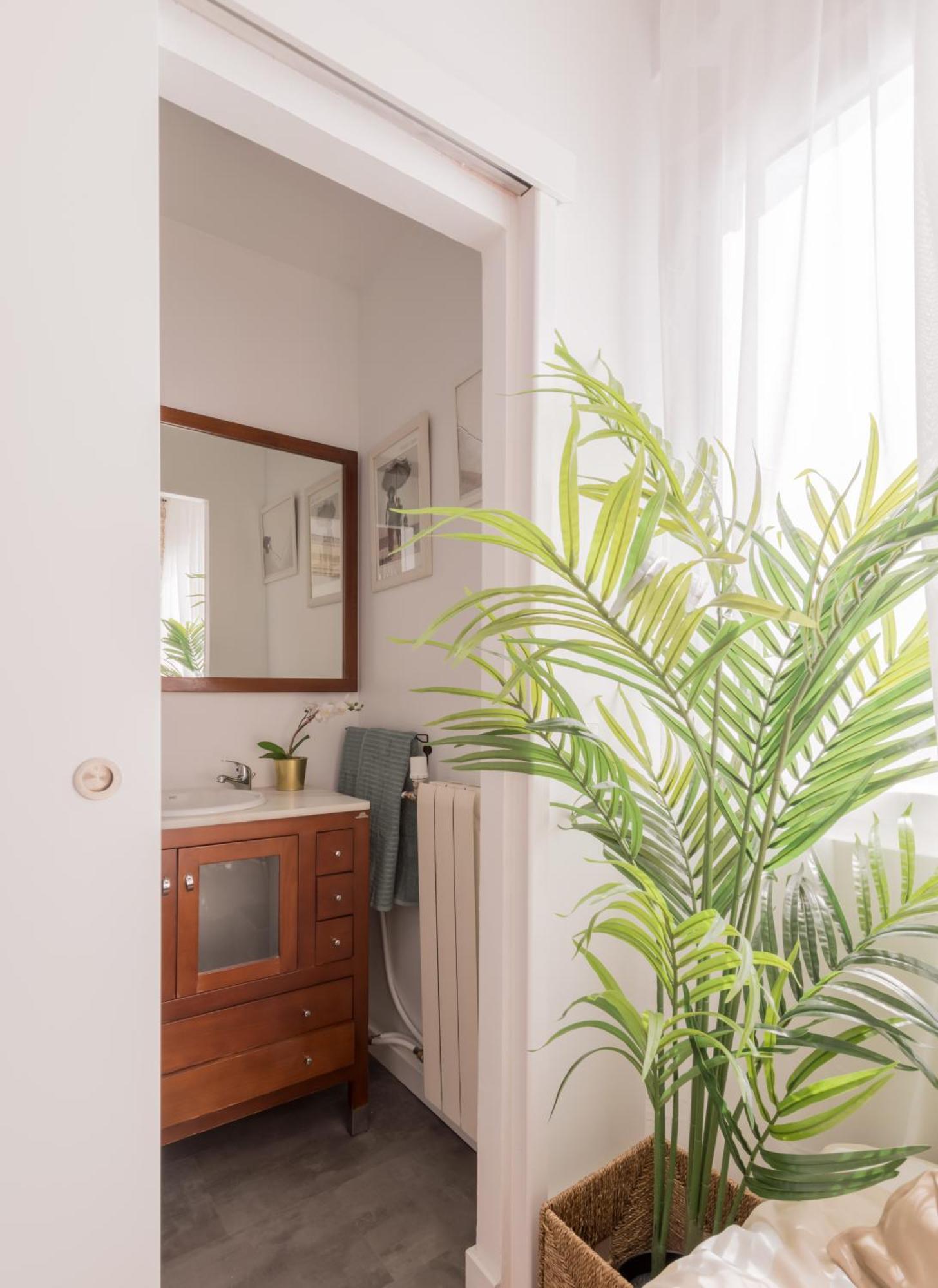 Sunny And Cozy With Ensuite Bathroom Habitación en casa particular Madrid
