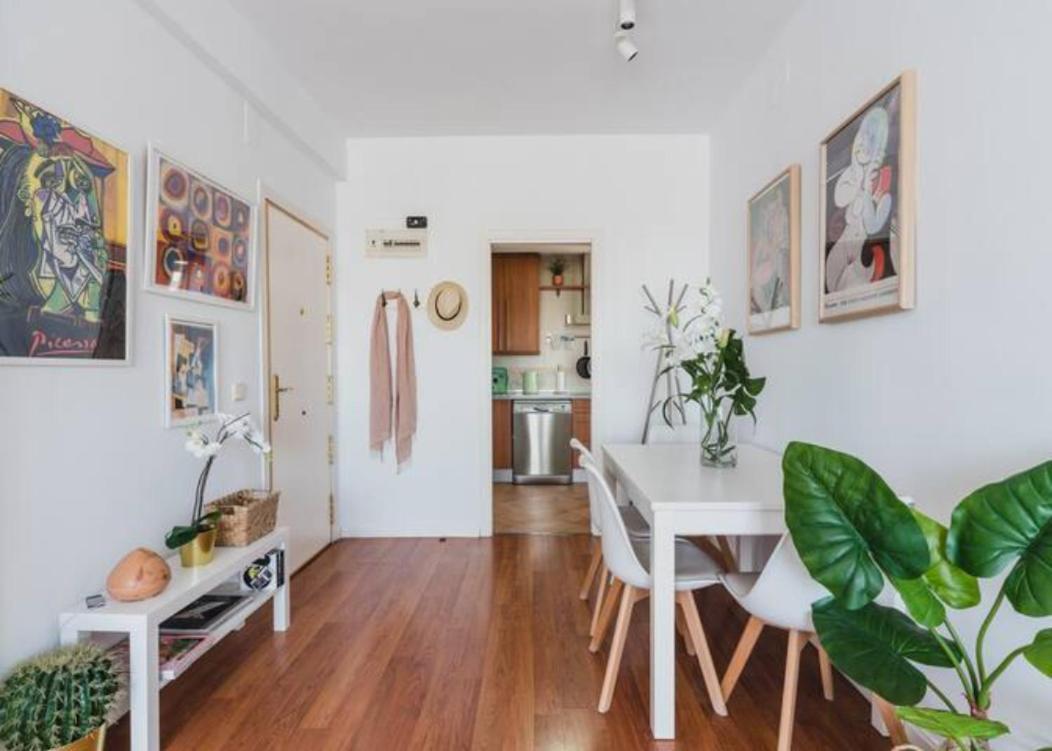 Sunny And Cozy With Ensuite Bathroom