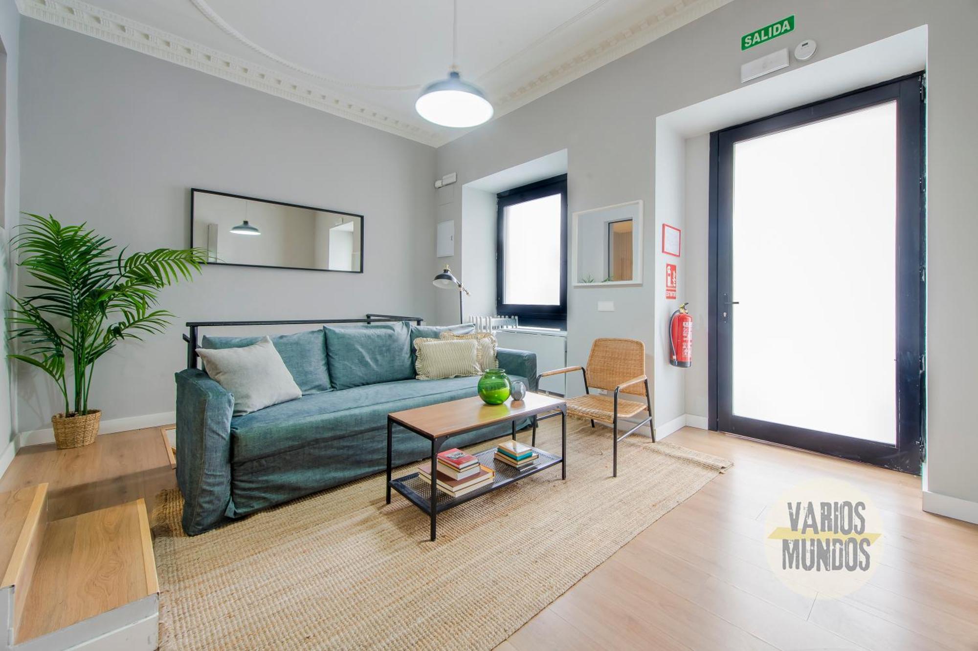 Modern & Cool Interior Design A 20 Metros Del Retiro E1 Apartment Madrid