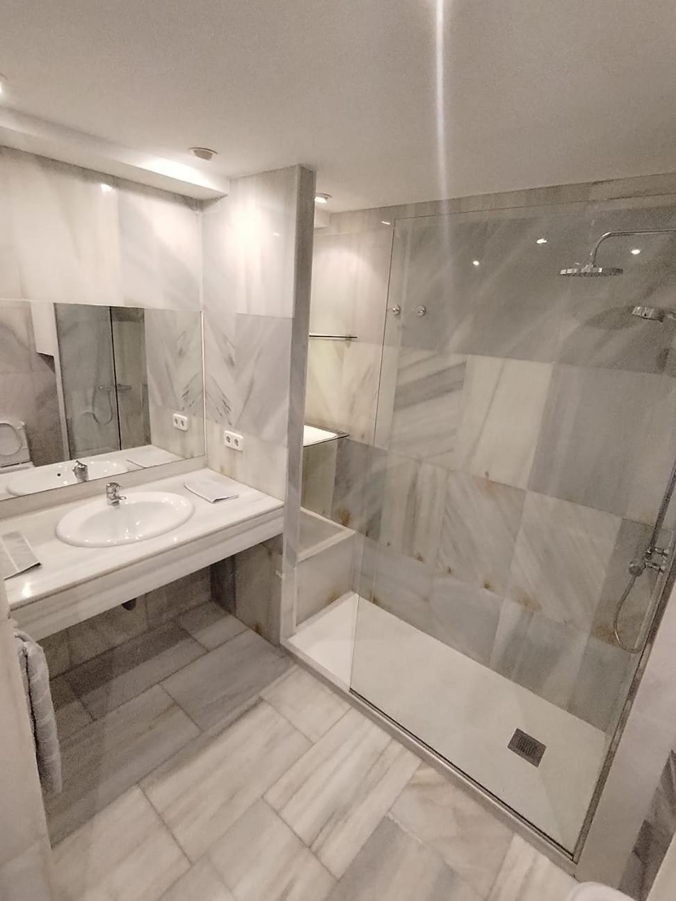 3- Hab Compartida Masculina 8x Albergue Madri
