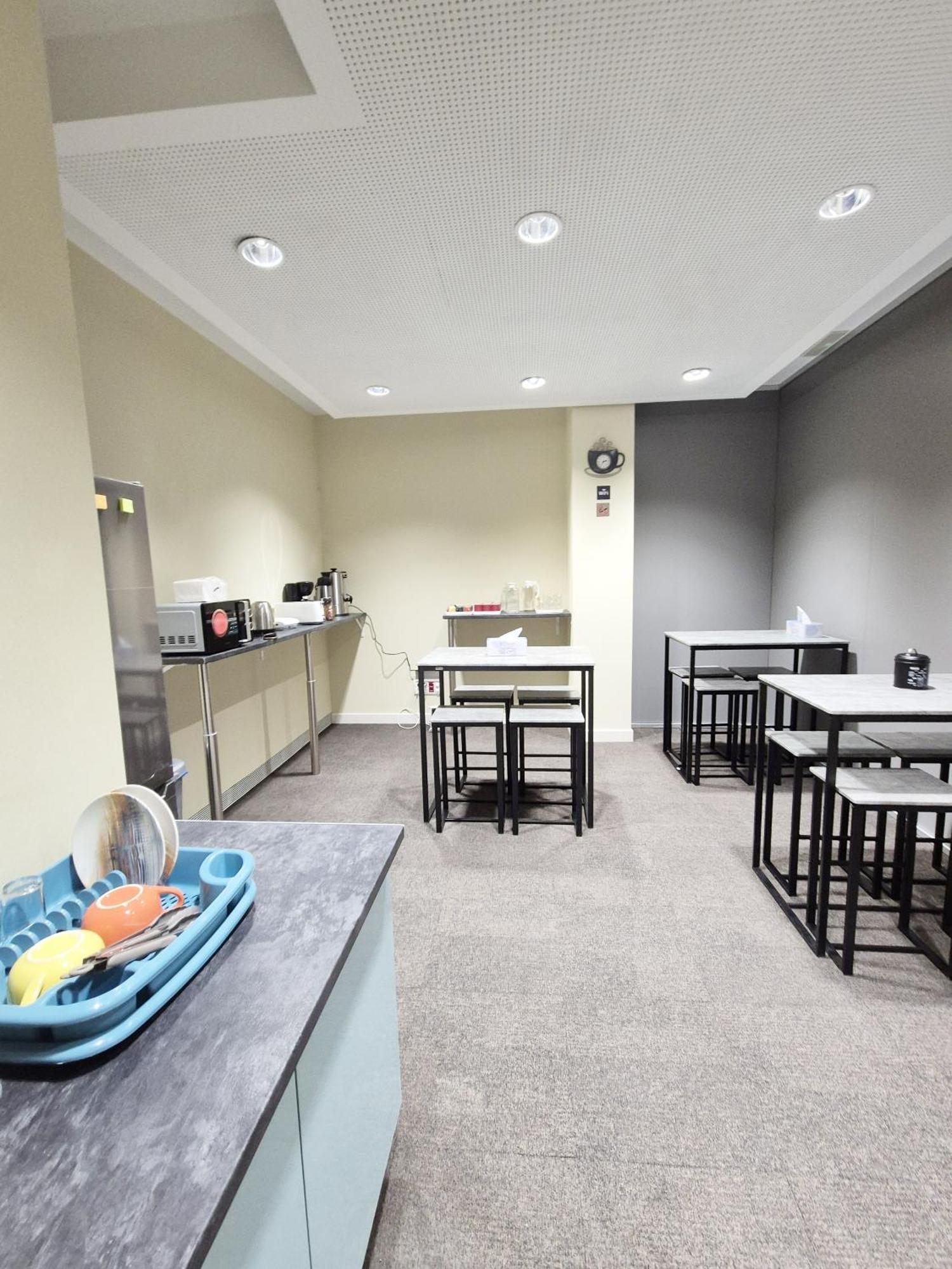 Lai Hostal *