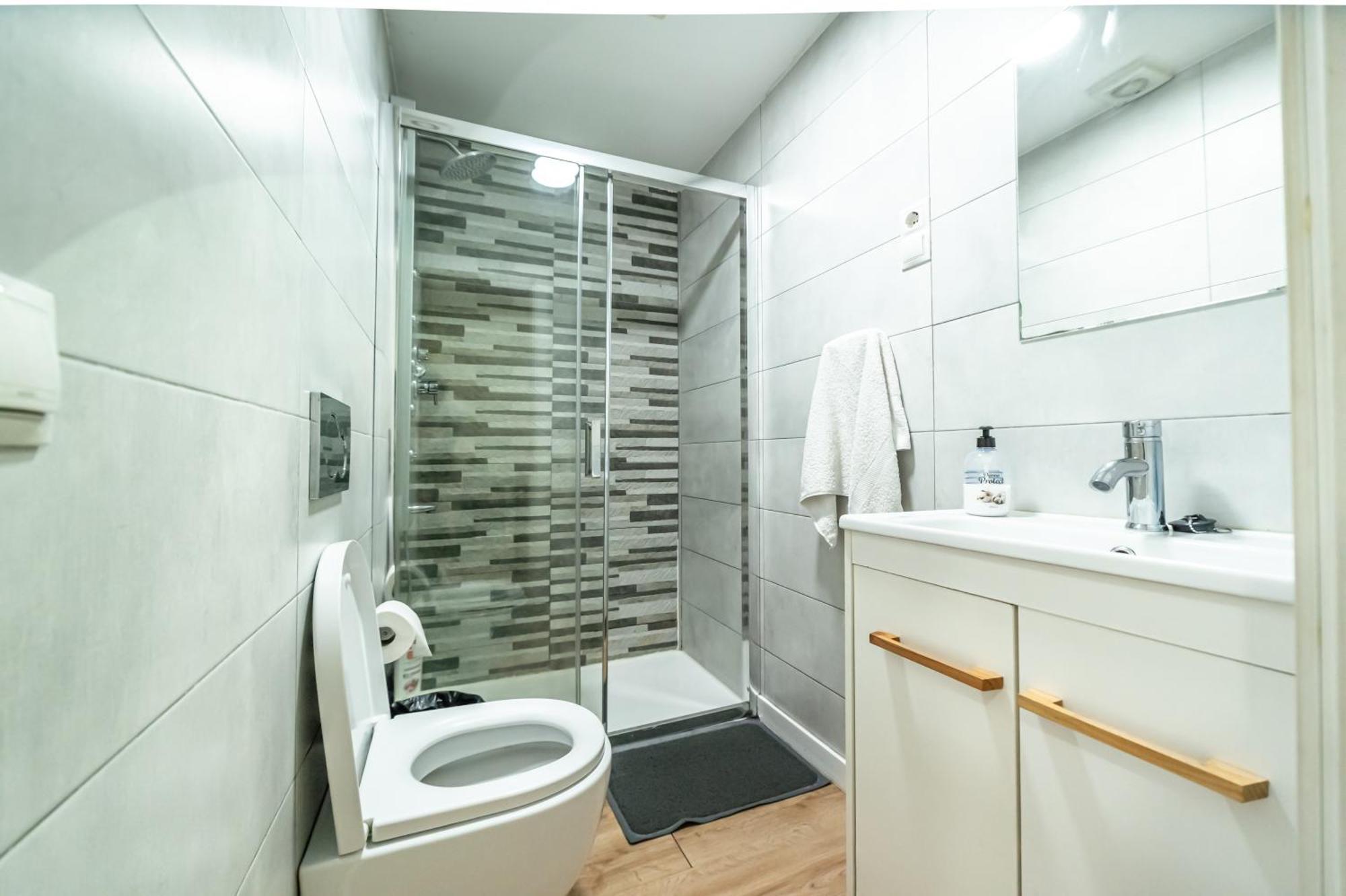 Apartamento New Flat , Modern , Wifi, 10min Sol, 5 Reina Sofia Madrid