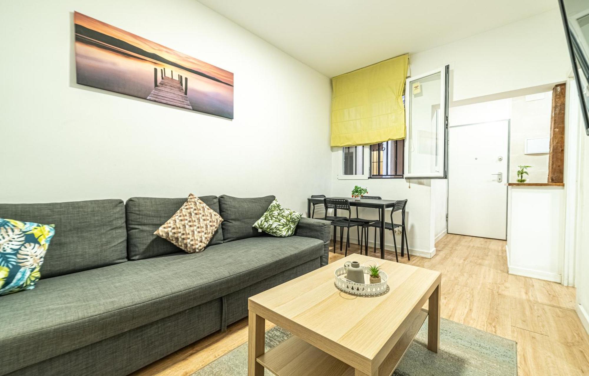 Apartamento New Flat , Modern , Wifi, 10min Sol, 5 Reina Sofia