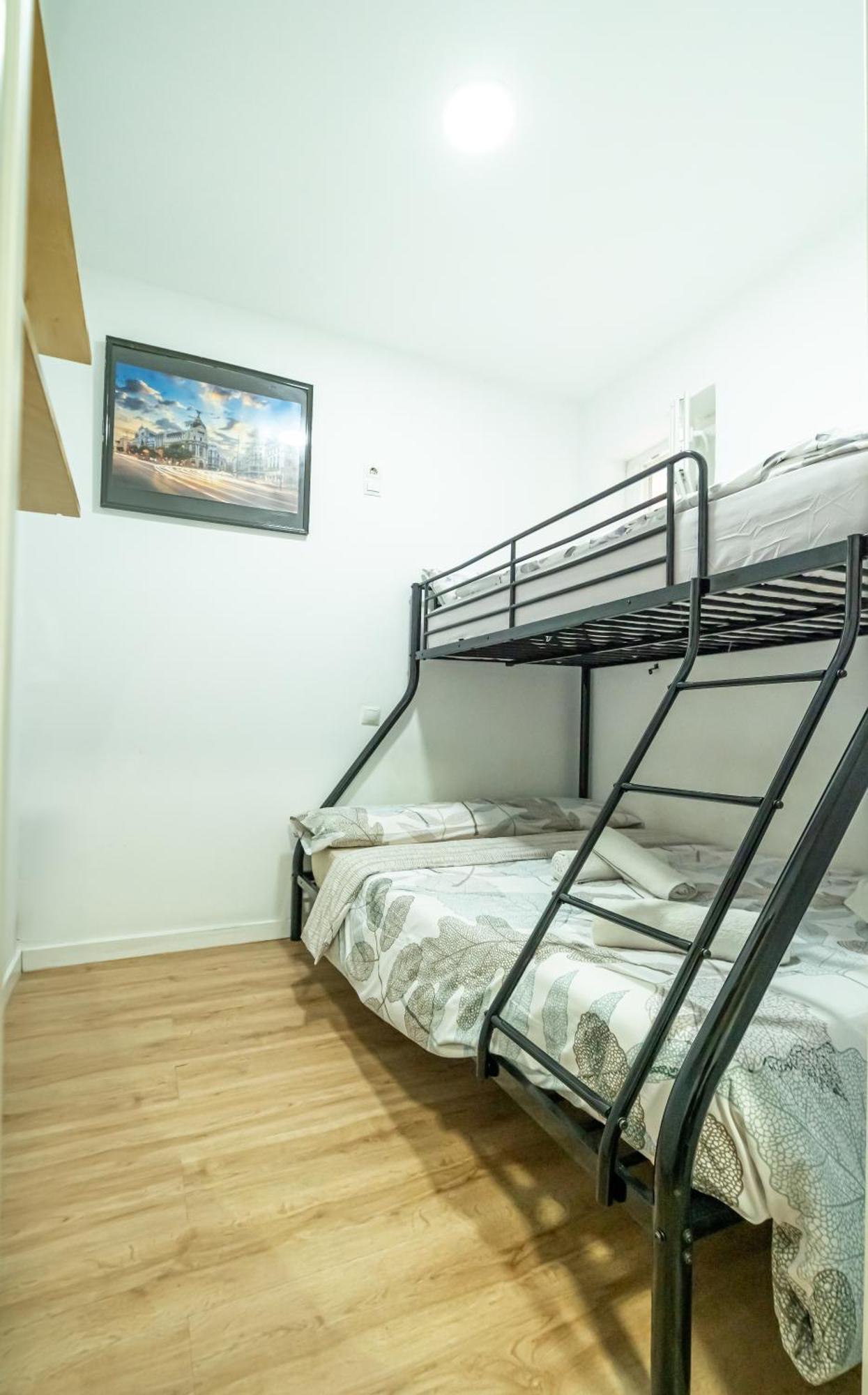 New Flat , Modern , Wifi, 10min Sol, 5 Reina Sofia Apartamento