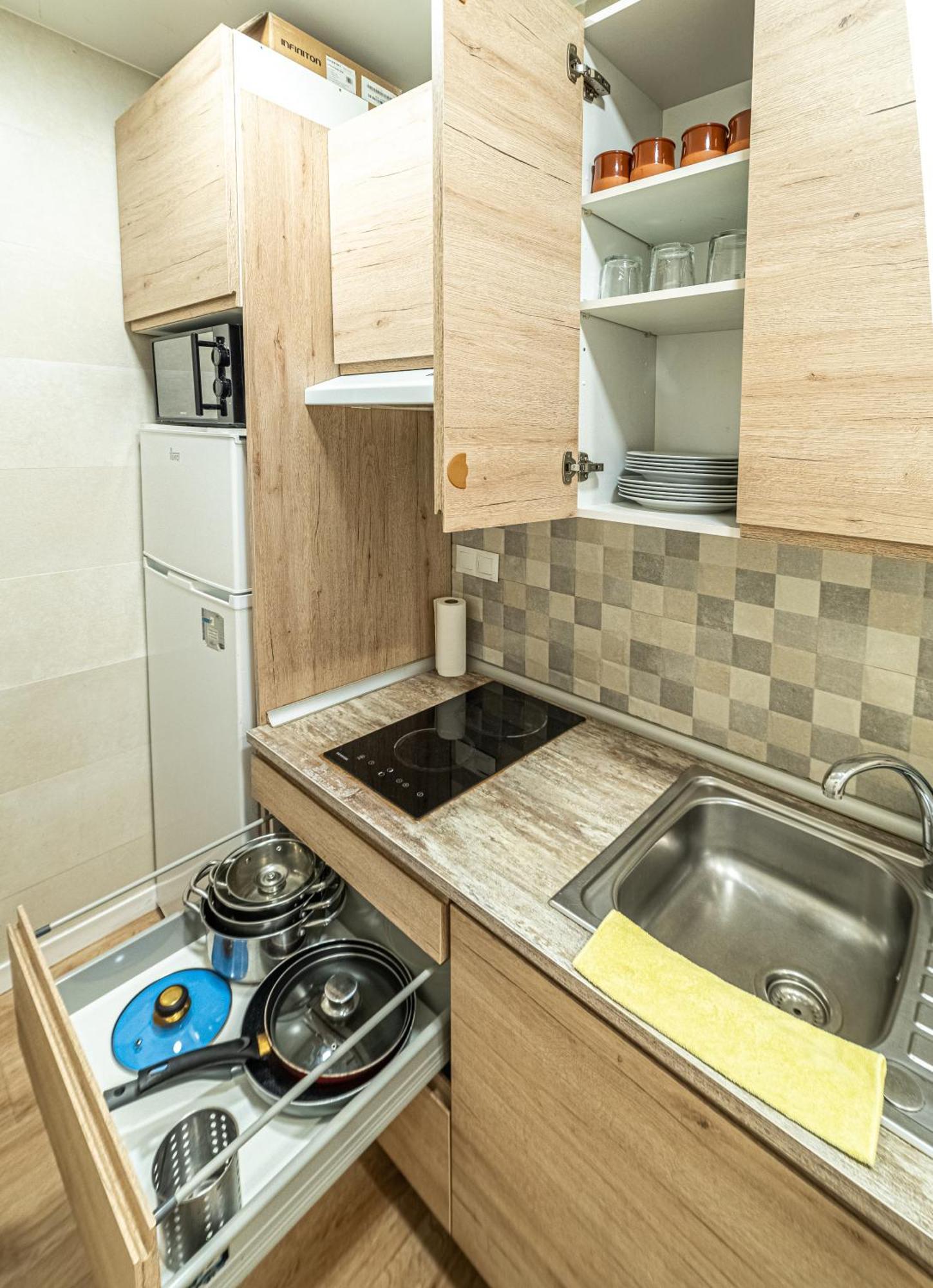 New Flat , Modern , Wifi, 10min Sol, 5 Reina Sofia Apartamento *