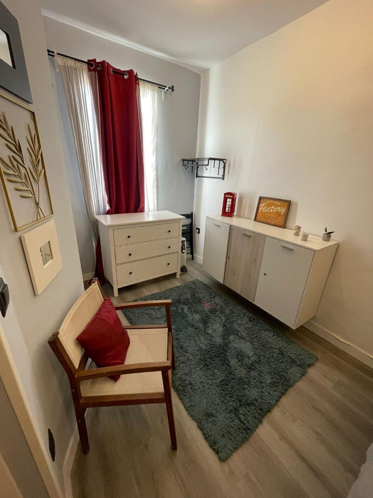Plaza De La Cebada Apartment *