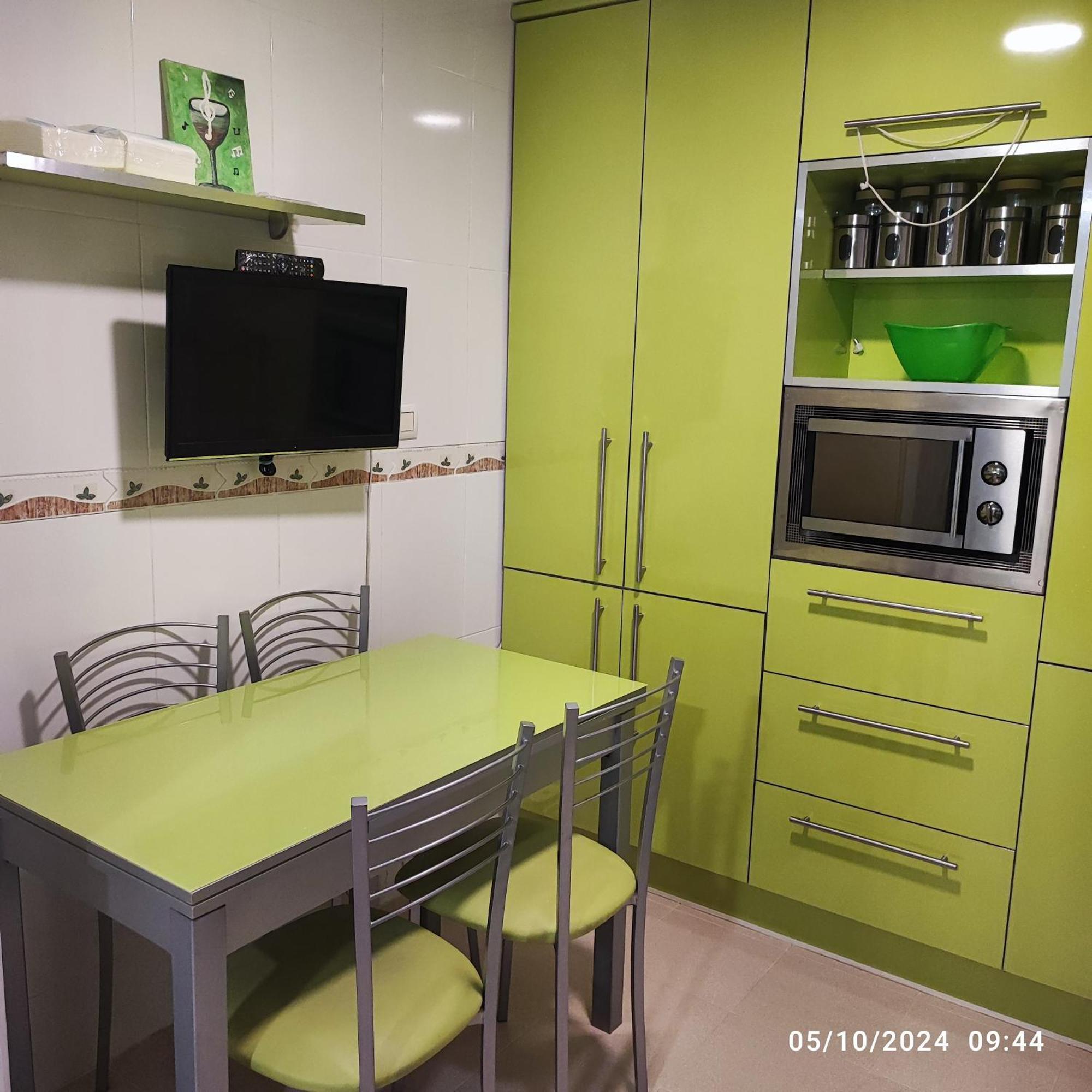 Habitación Individual Con Baño Privado En *
