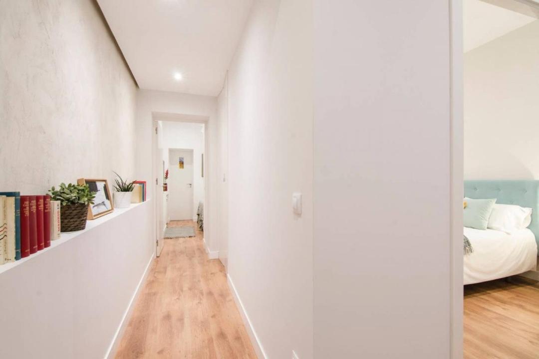 Renovated And Modern- 3bd 2bth- Anton Martin Madrid