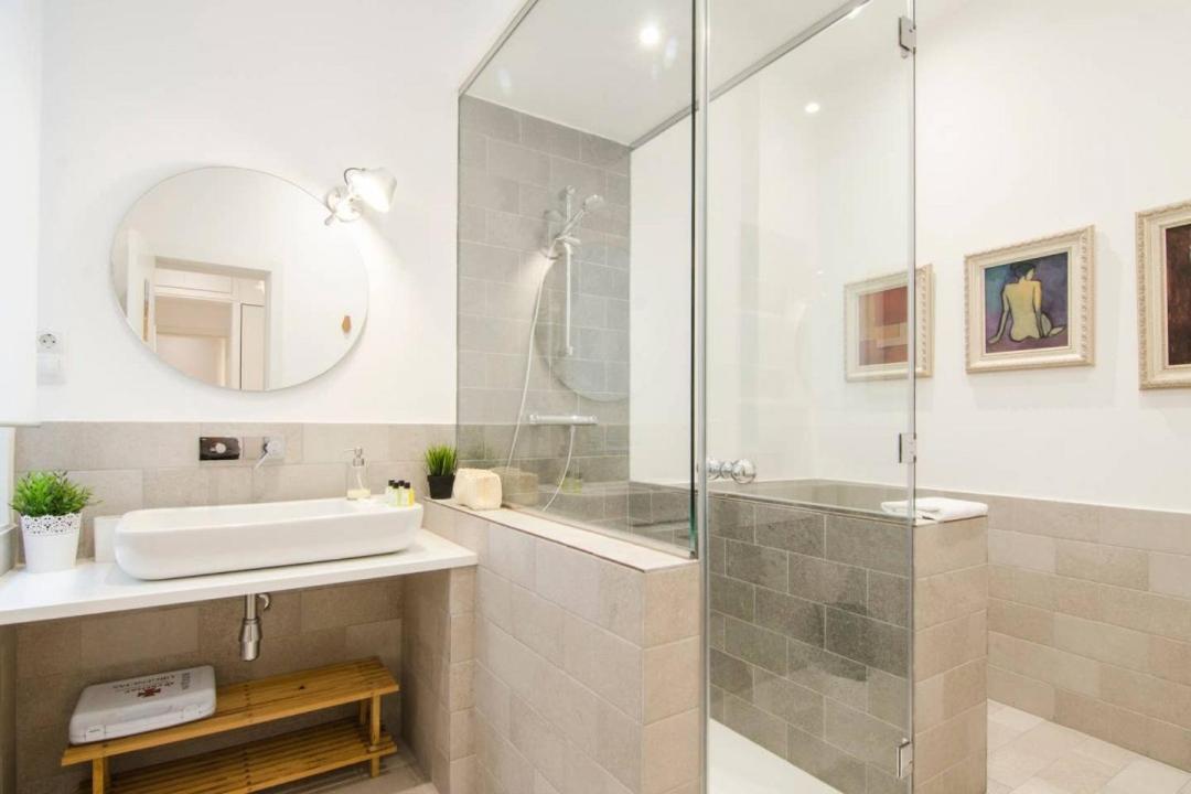 Renovated And Modern- 3bd 2bth- Anton Martin