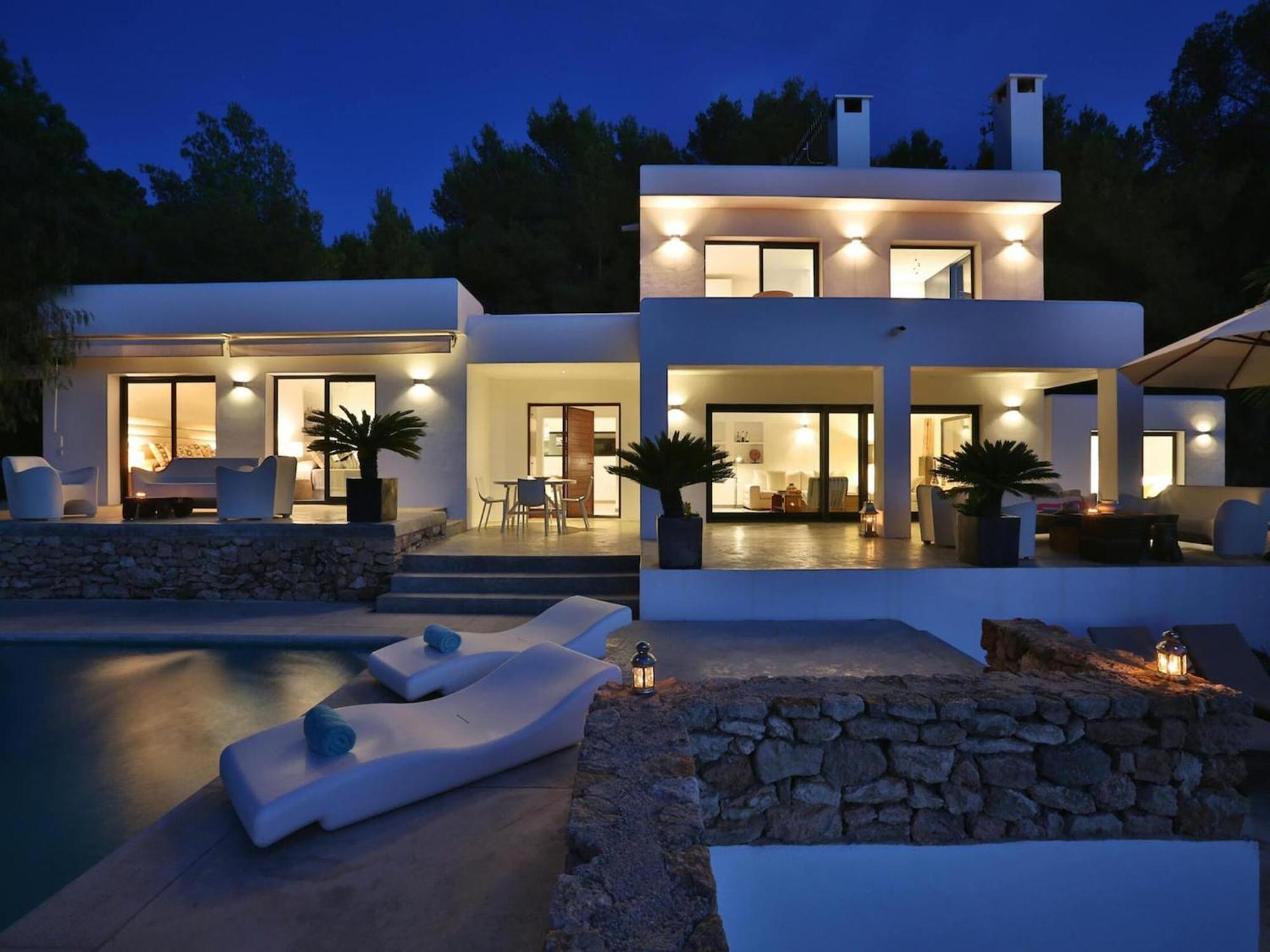 With Outdoor Area Villa *