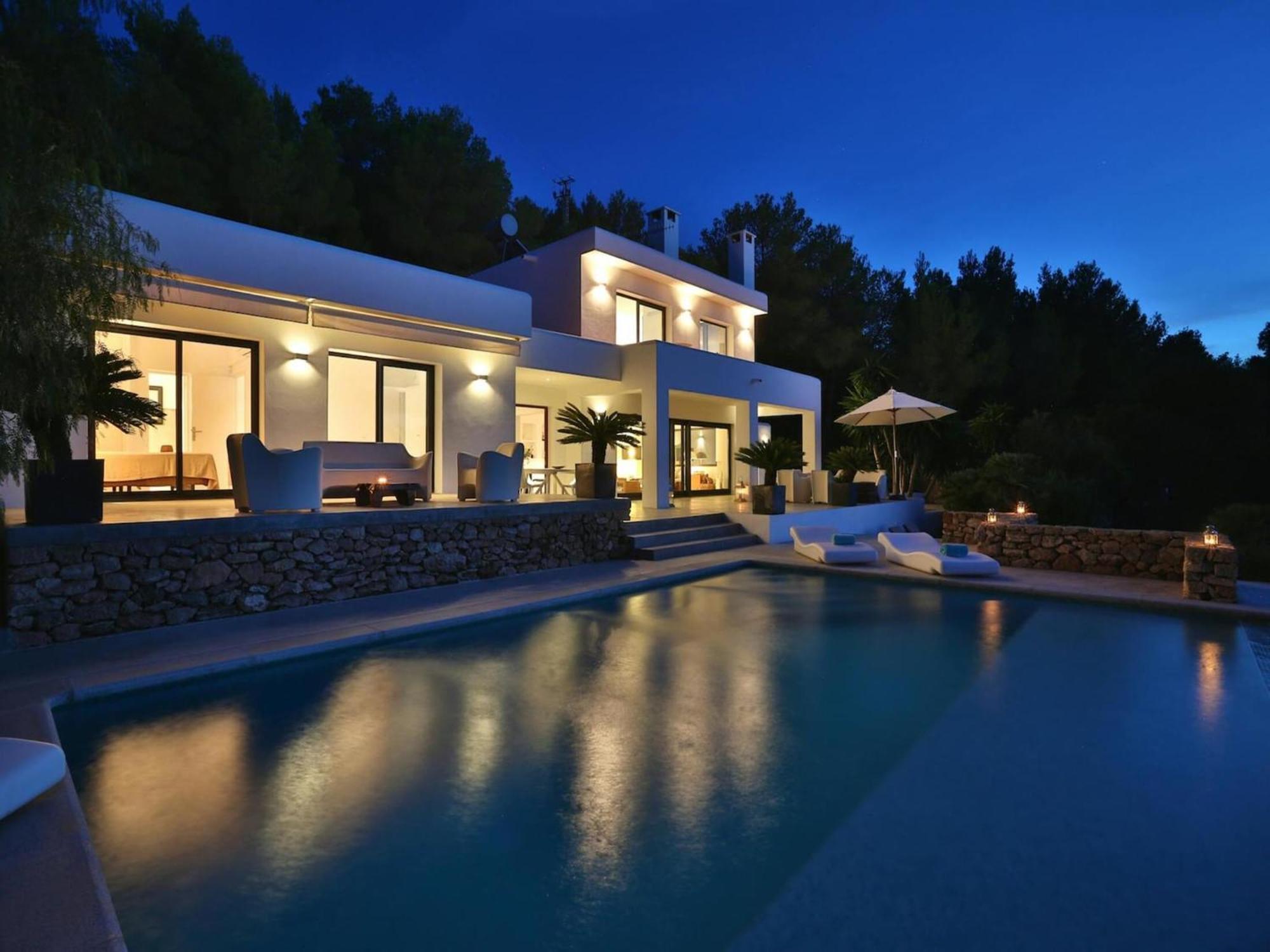 With Outdoor Area *