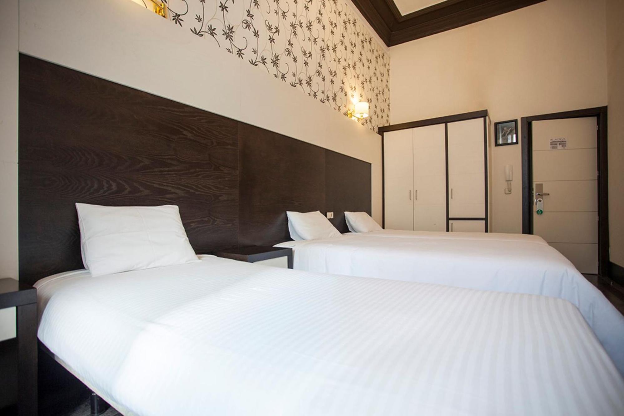 Alhambra Pensión 3*