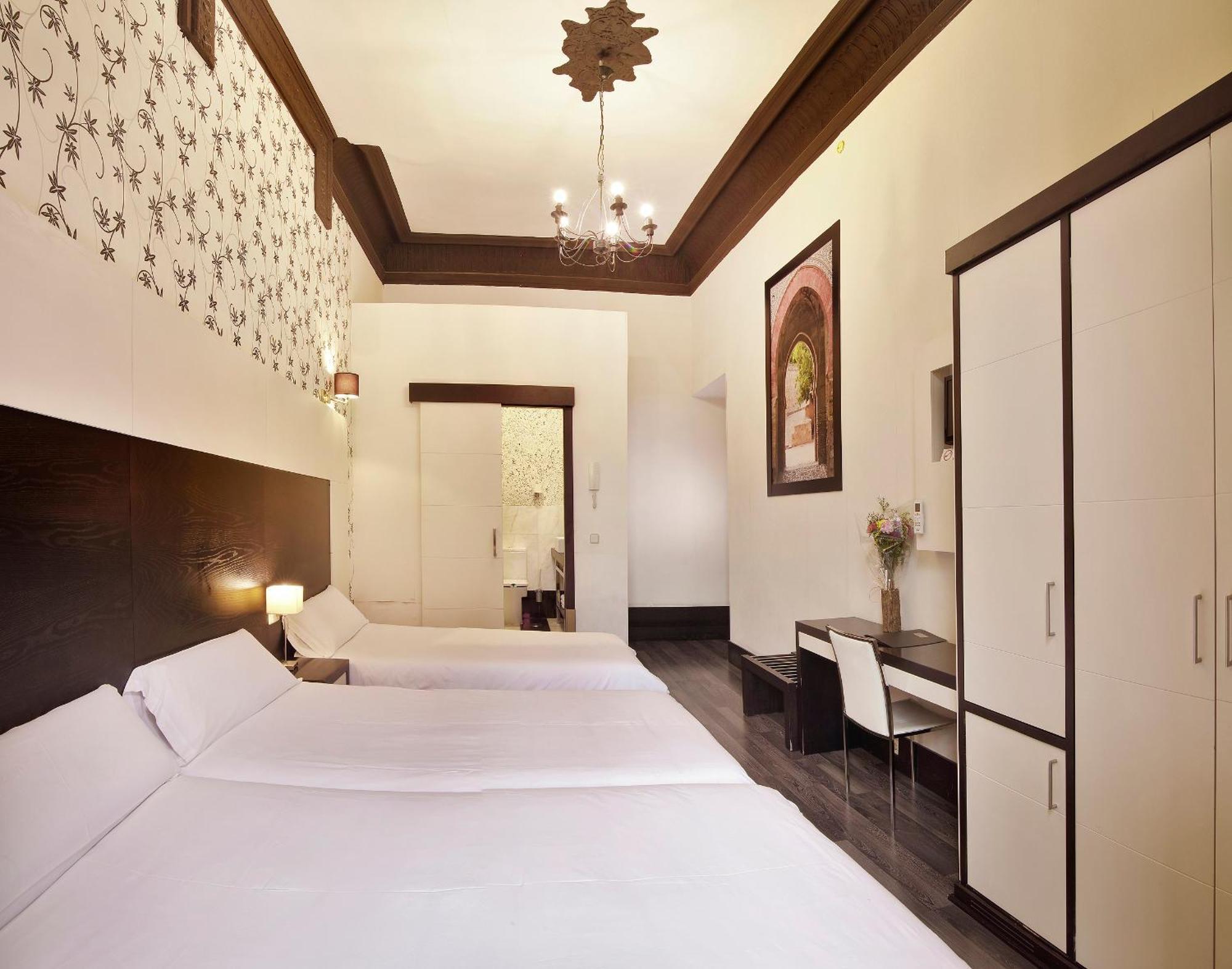 Alhambra Pensión 3*