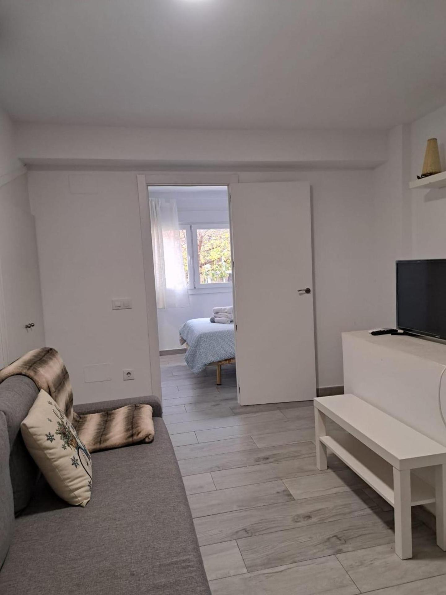 Charming Up To 4 Persons 3 Min To Metro Apartamento *