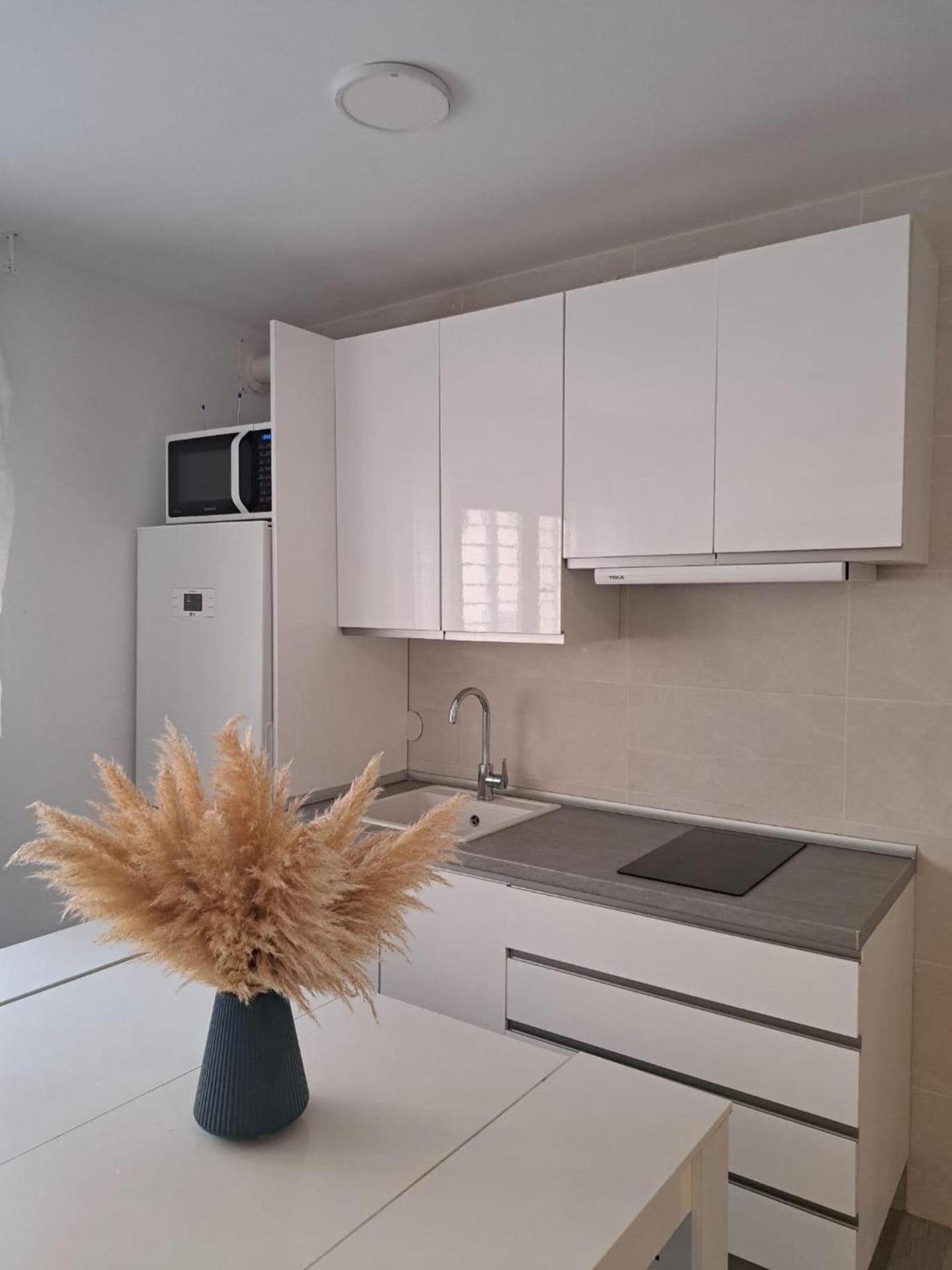 Cozy Up To 6 Persons 3 Min To Metro Apartment