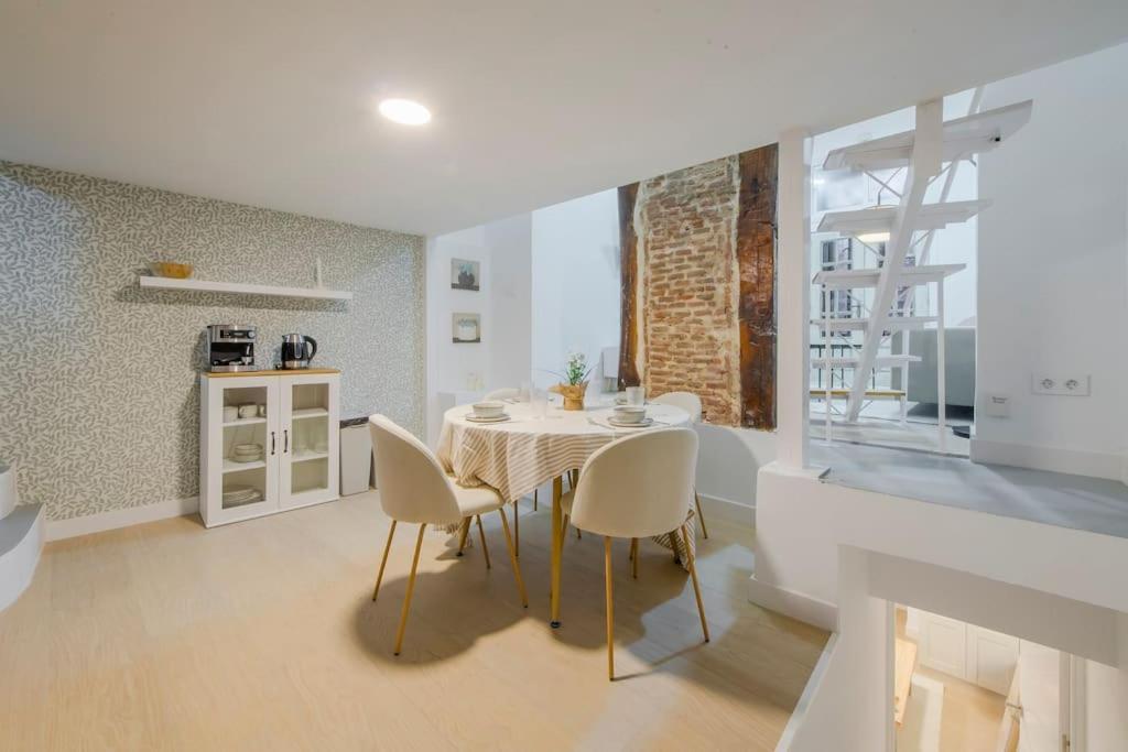 Luxury In The Center Apartment