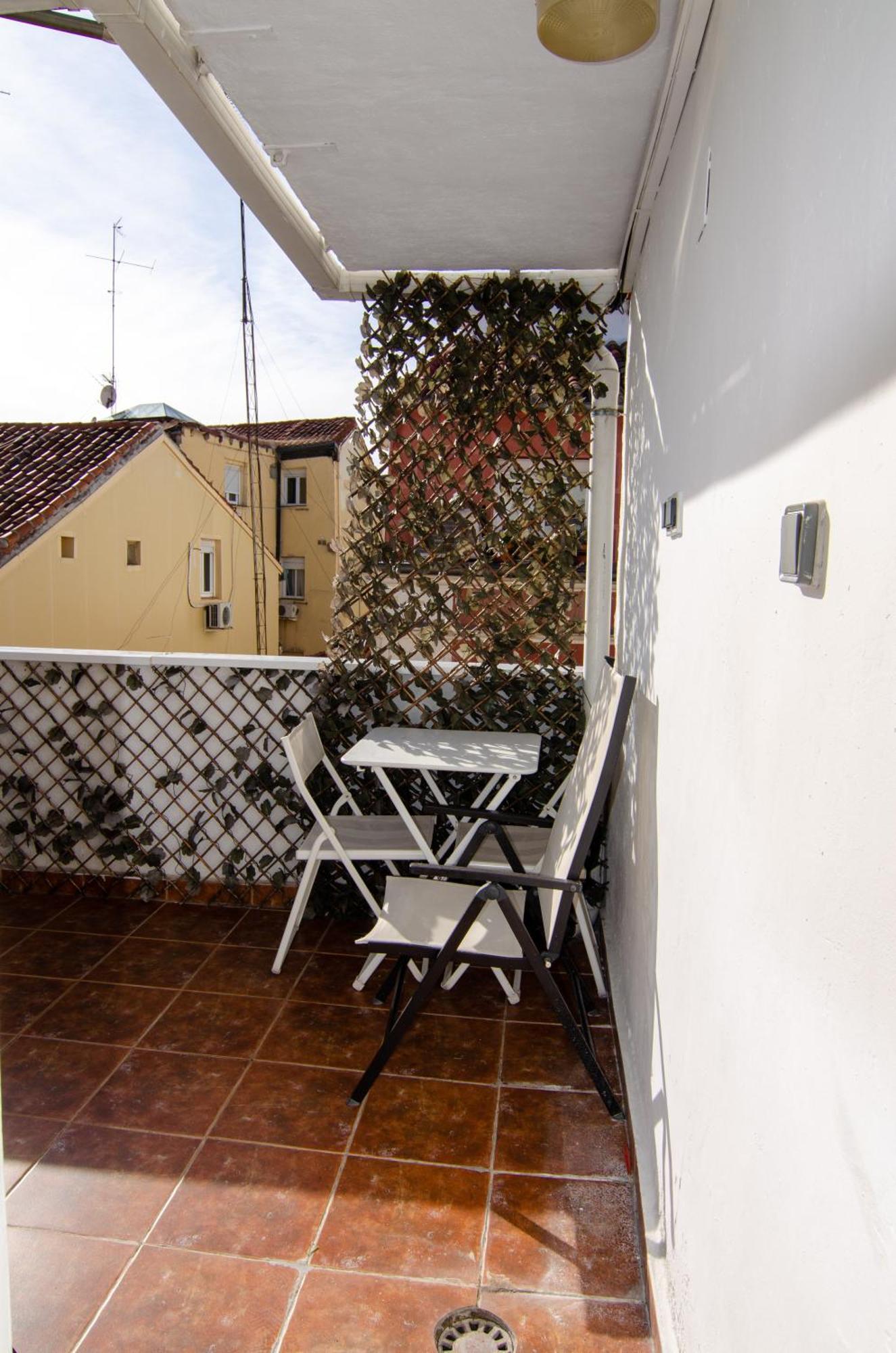 Apartamento For Temporal Y Bonito Atico Con Terraza Val37