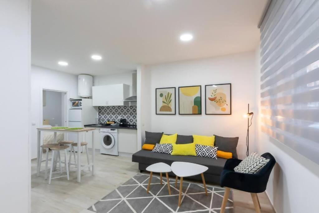 Apartment Market Martinez De La Riva I