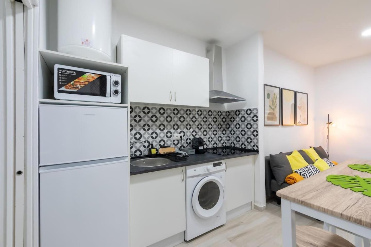 Apartment Market Martinez De La Riva I *