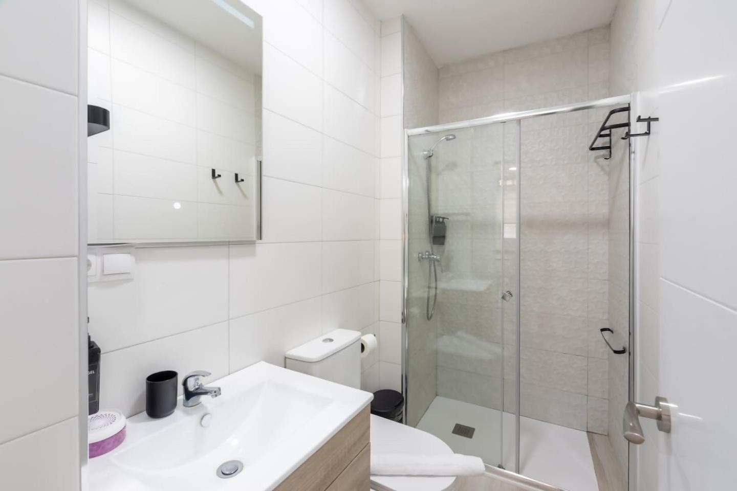 Apartment Market Martinez De La Riva I